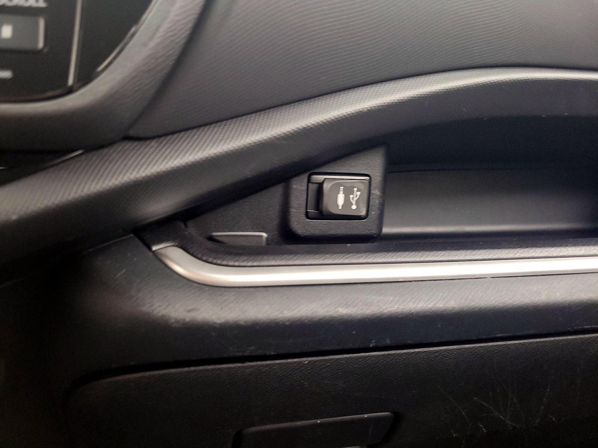 Thumbnail: 2015 Toyota Prius c - 17