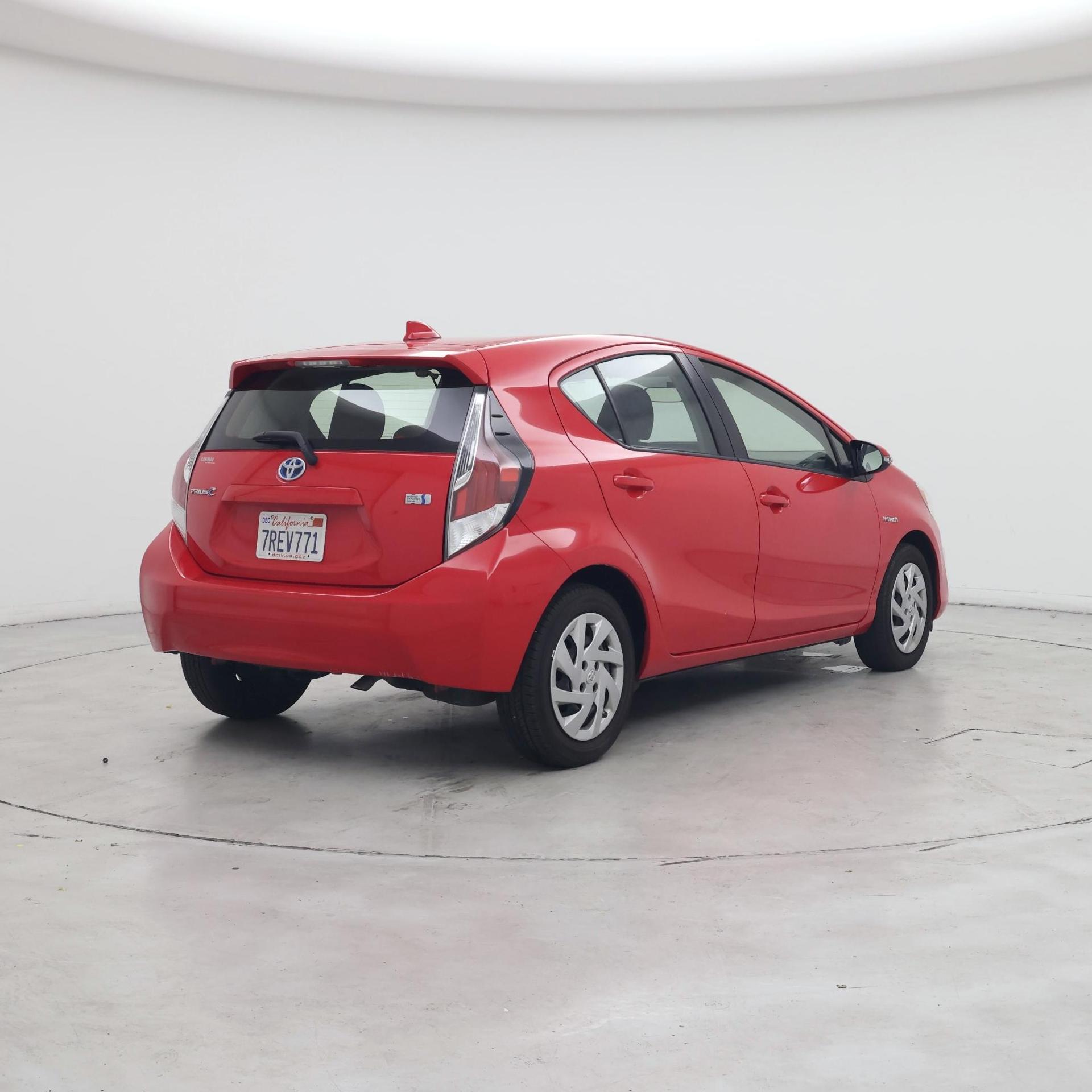 Thumbnail: 2015 Toyota Prius c - 8