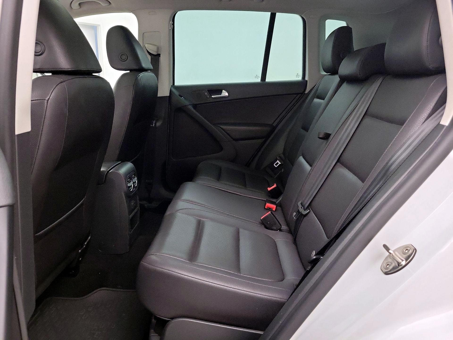 Thumbnail: 2017 Volkswagen Tiguan - 20