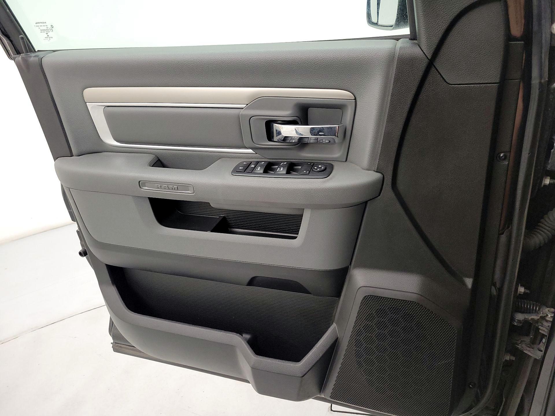Thumbnail: 2019 RAM 1500 Classic - 12