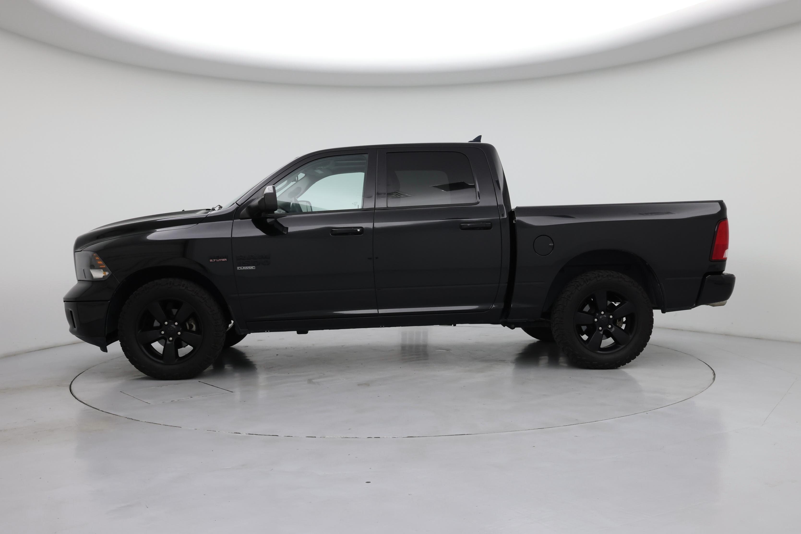 Thumbnail: 2019 RAM 1500 Classic - 3