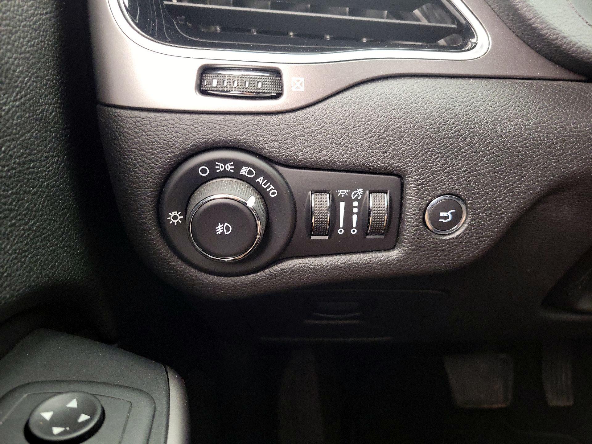 Thumbnail: 2020 Jeep Cherokee - 13
