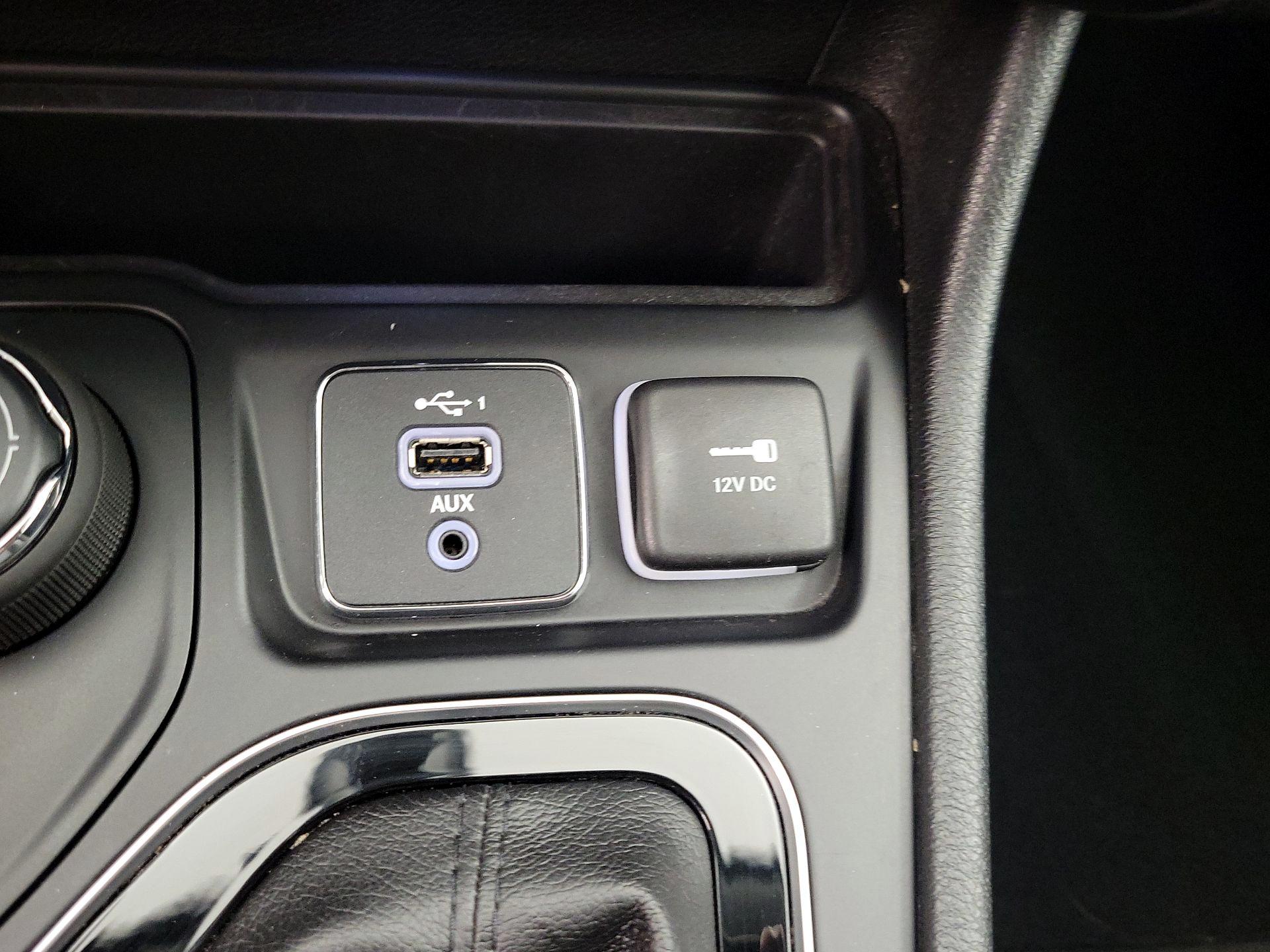 Thumbnail: 2020 Jeep Cherokee - 18