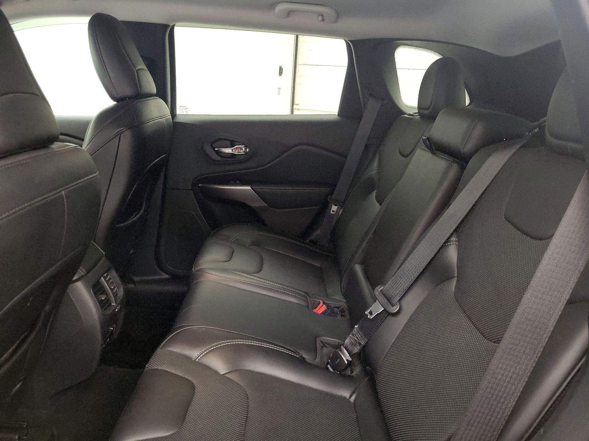 Thumbnail: 2020 Jeep Cherokee - 19