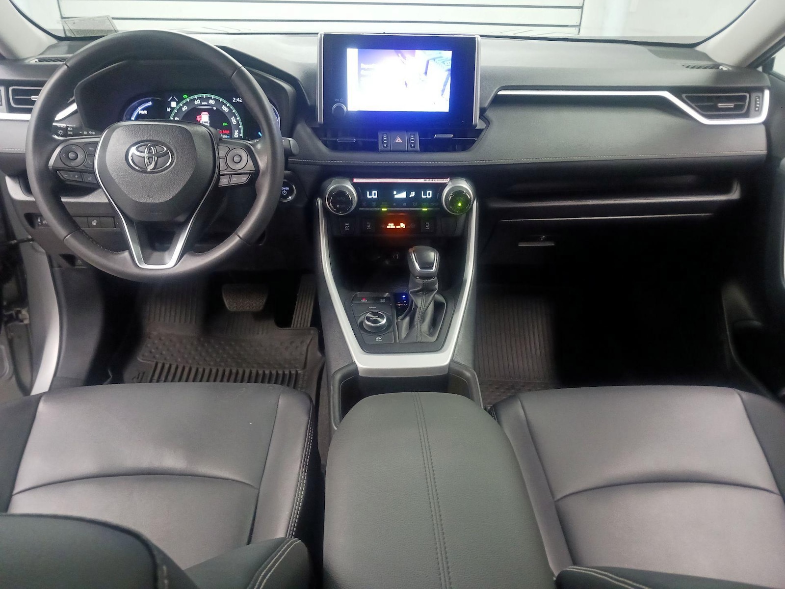 2024 Toyota RAV4 XLE Premium - Photo 10