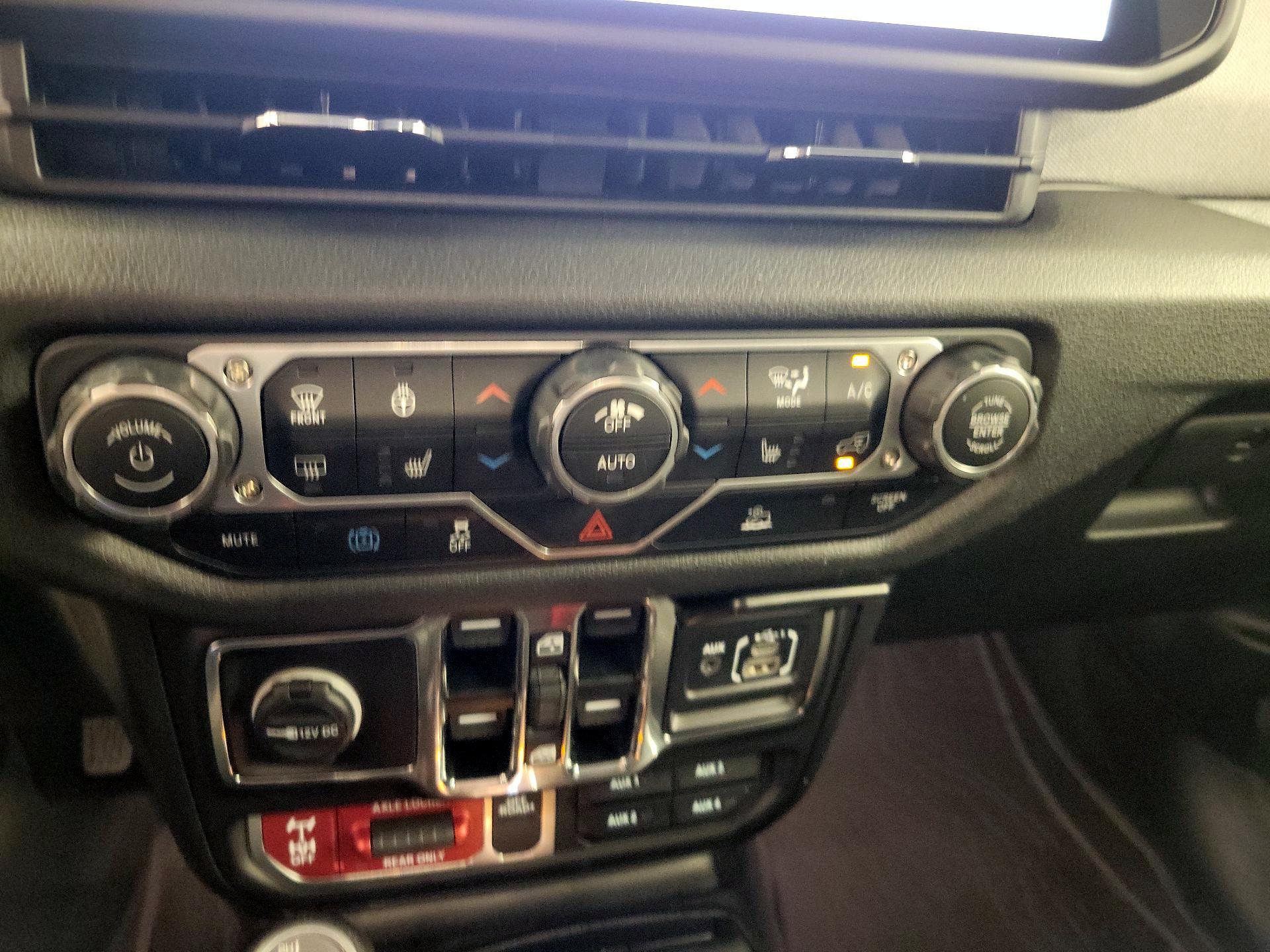 Thumbnail: 2025 Jeep Wrangler - 16