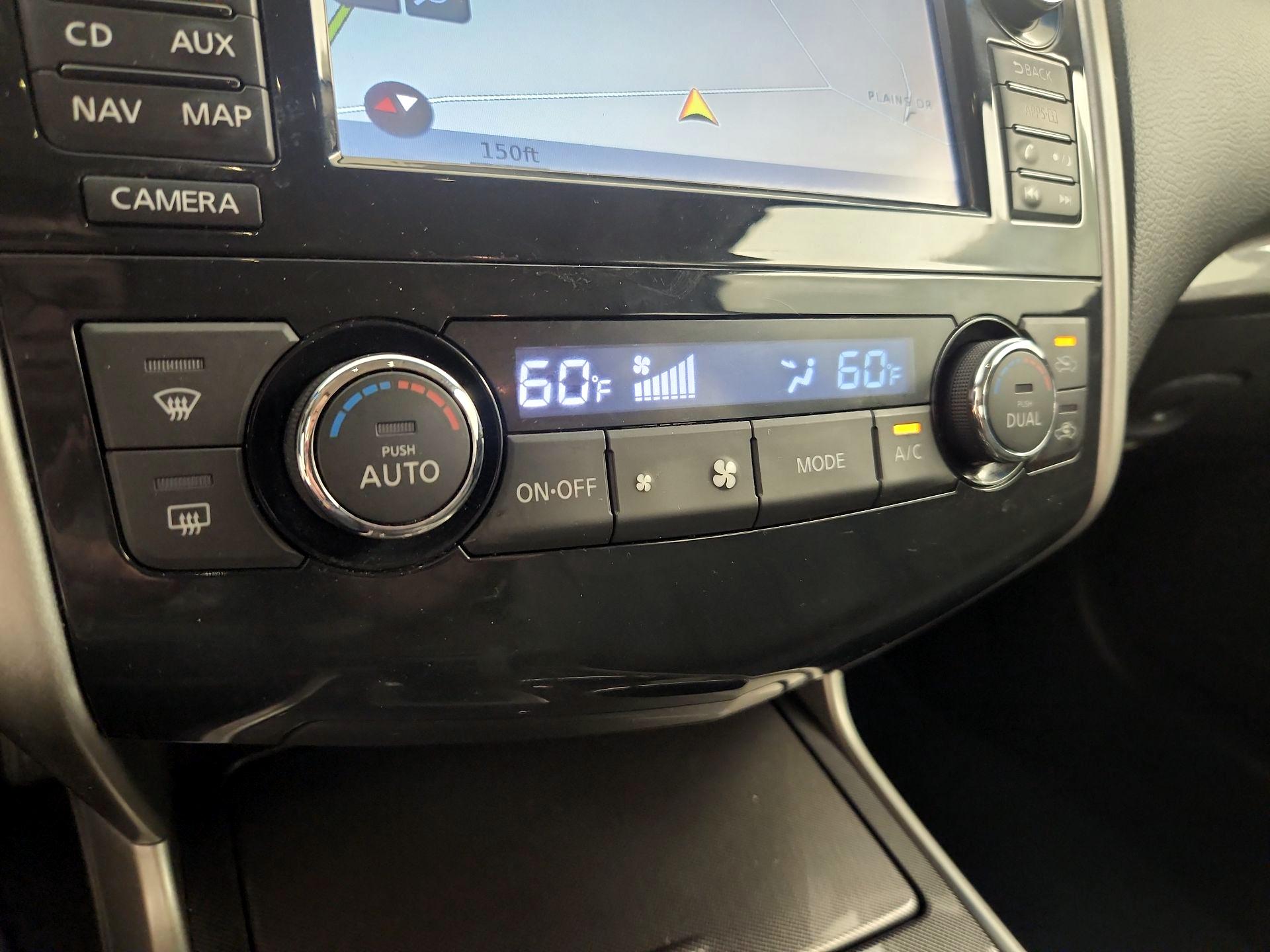 Thumbnail: 2014 Nissan Altima - 16