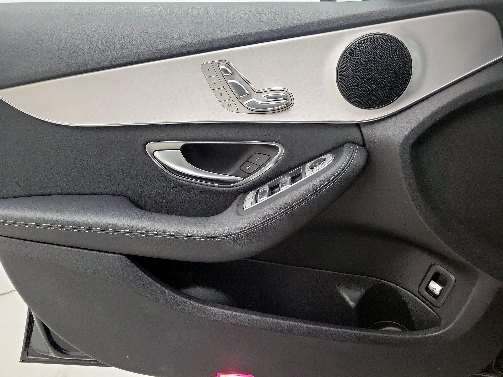 Thumbnail: 2016 Mercedes-Benz C-Class - 12