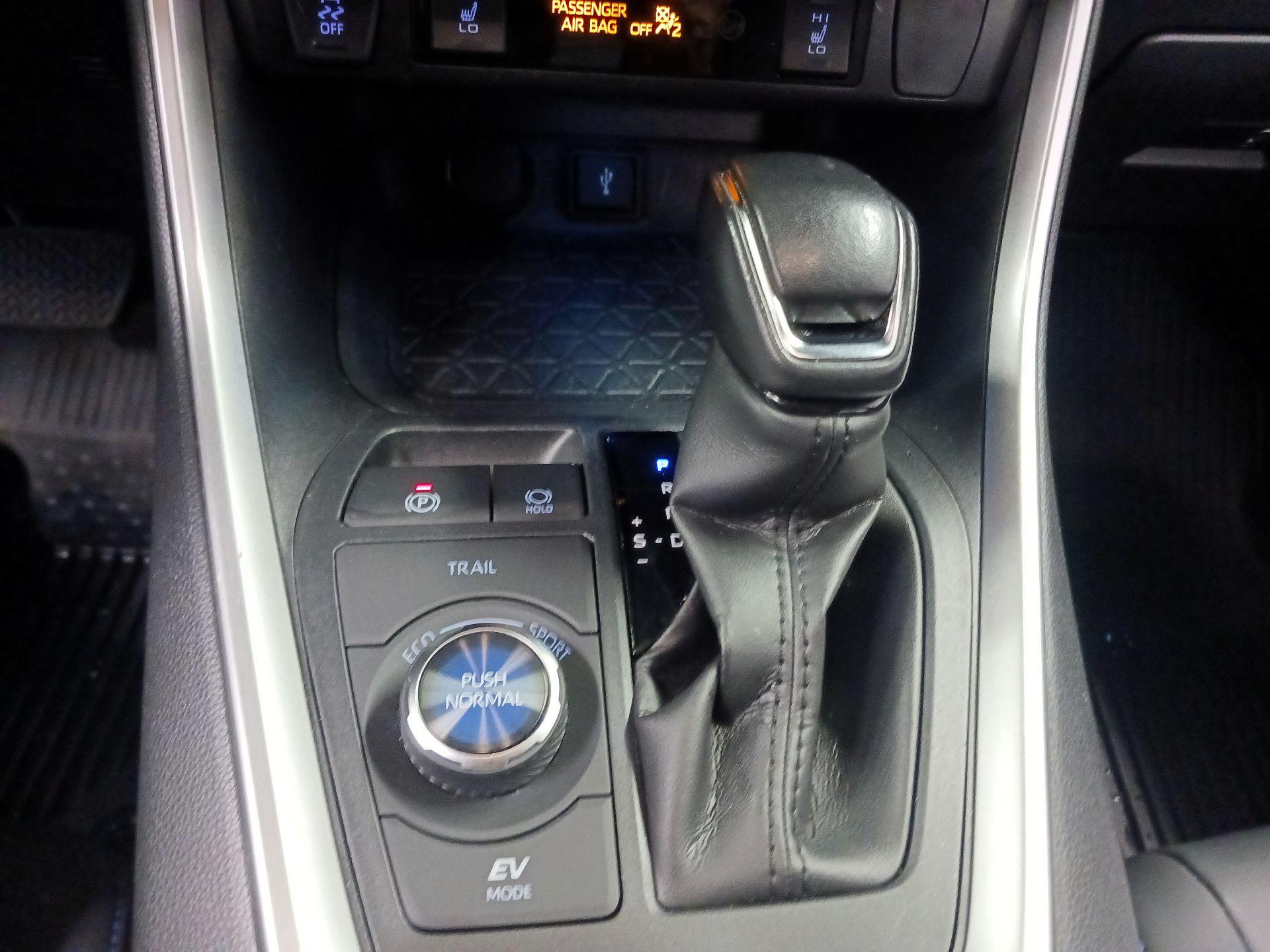 Thumbnail: 2022 Toyota RAV4 - 15