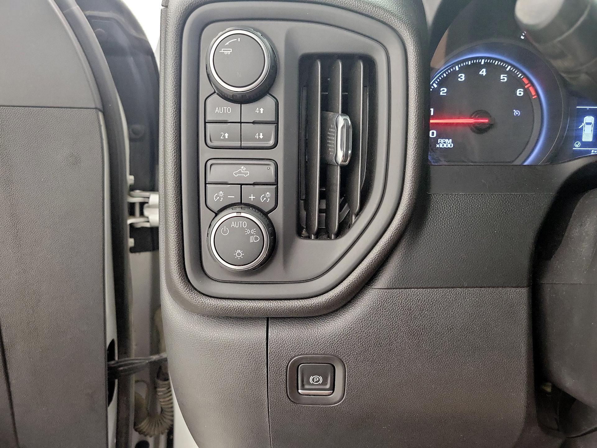 Thumbnail: 2019 Chevrolet Silverado 1500 - 13