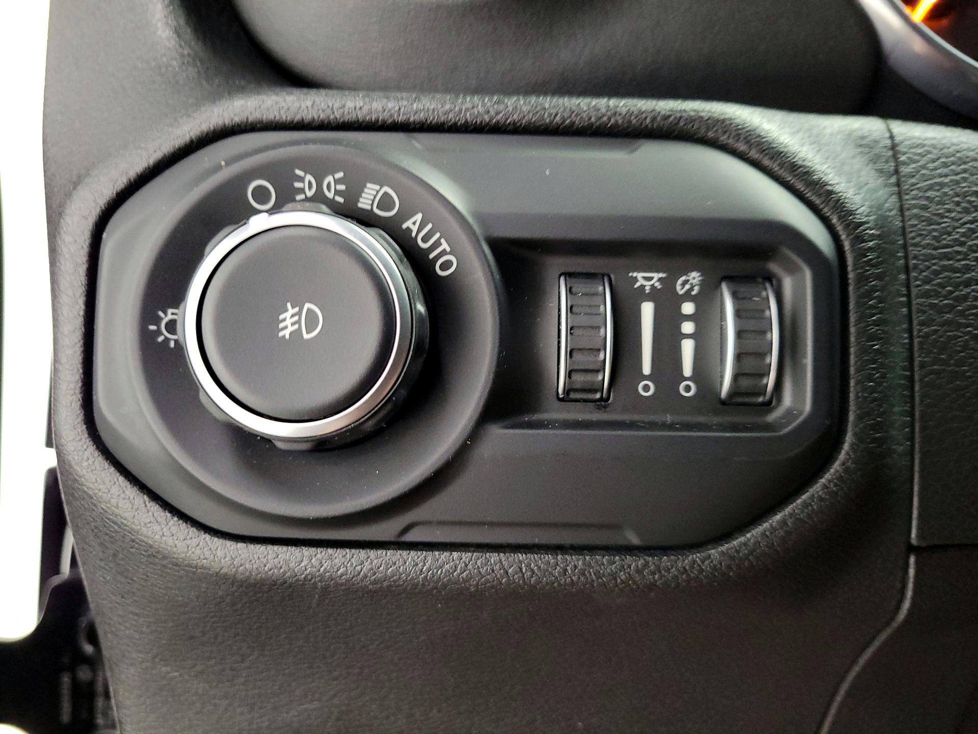Thumbnail: 2018 Jeep Wrangler - 13