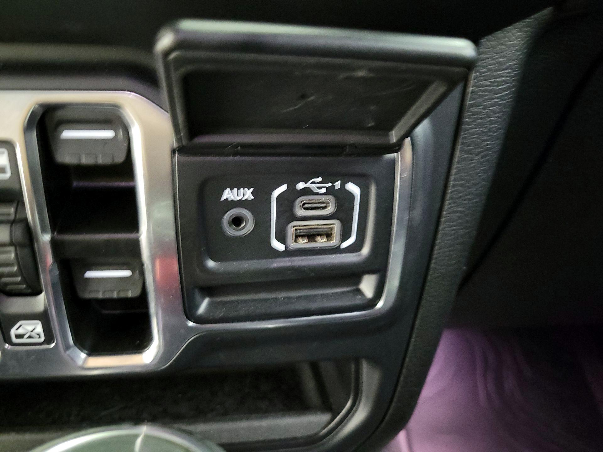 Thumbnail: 2018 Jeep Wrangler - 19