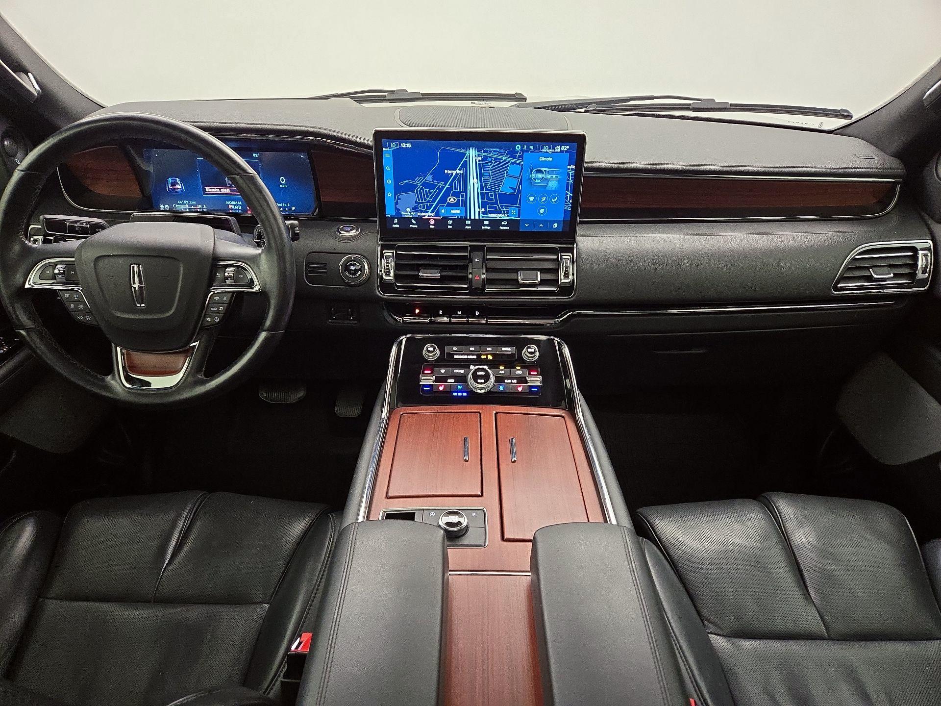 Thumbnail: 2023 Lincoln Navigator L - 9