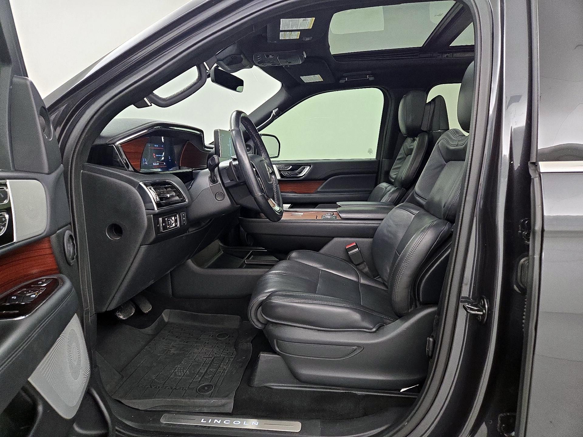 Thumbnail: 2023 Lincoln Navigator L - 11