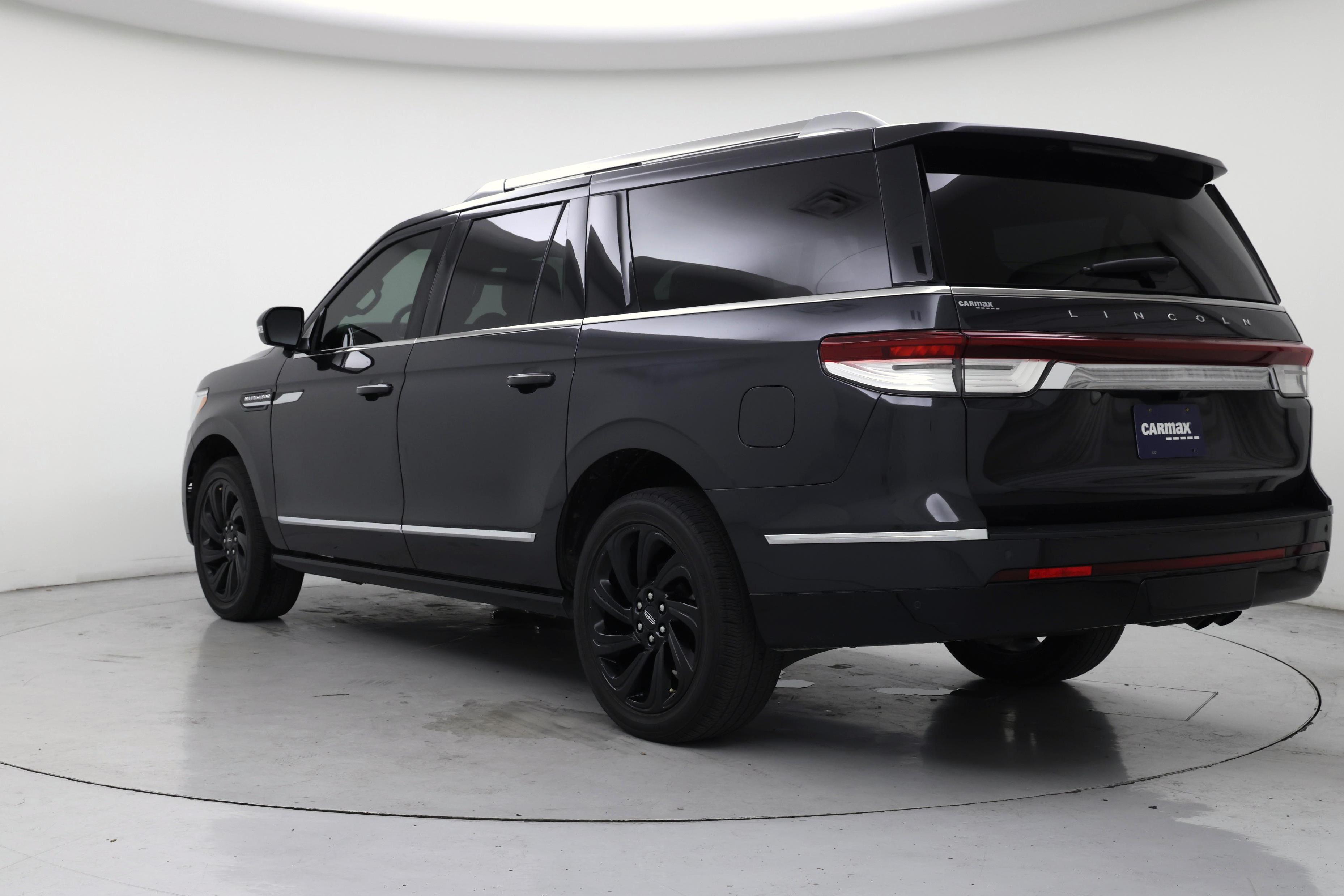 Thumbnail: 2023 Lincoln Navigator L - 2