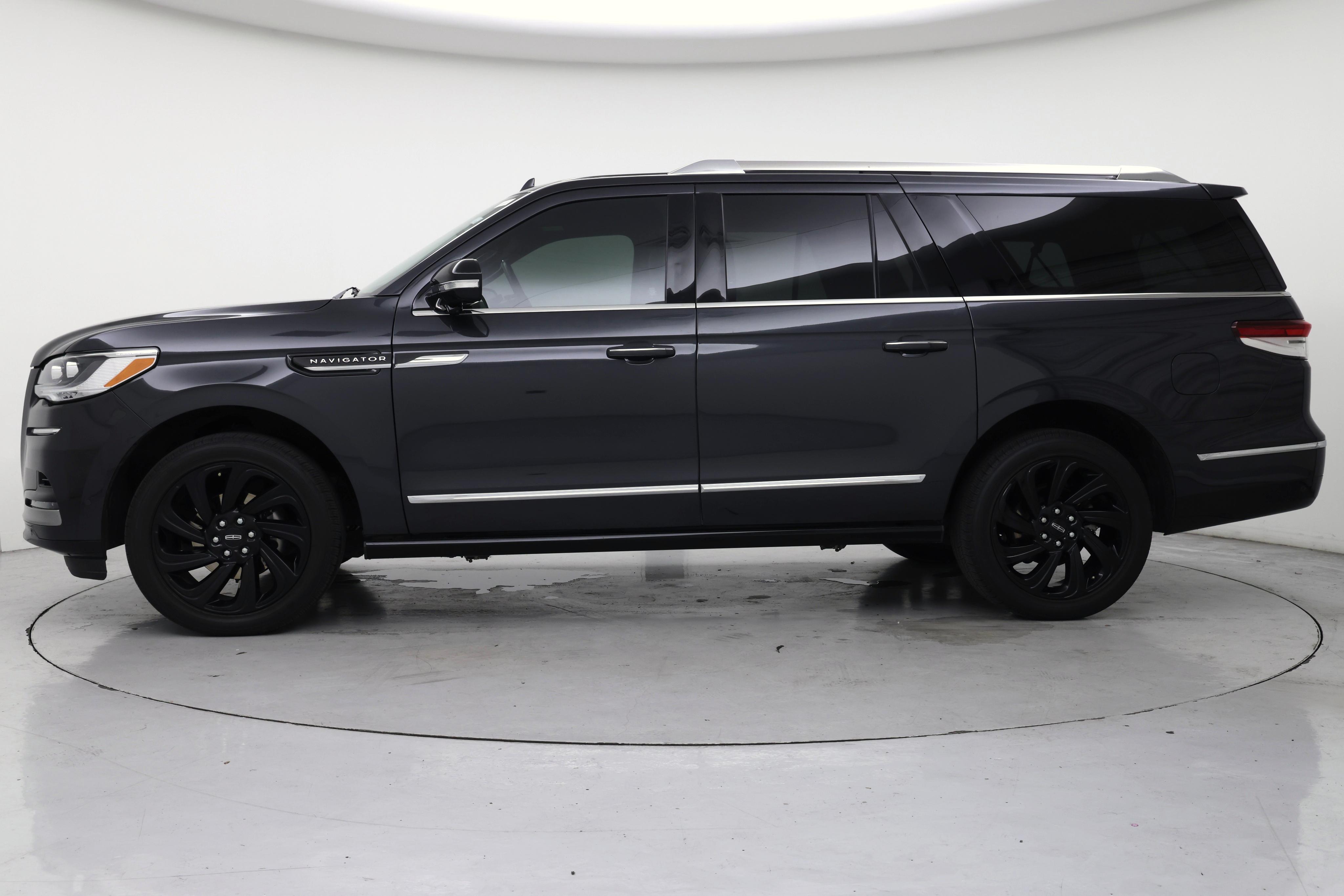 Thumbnail: 2023 Lincoln Navigator L - 3