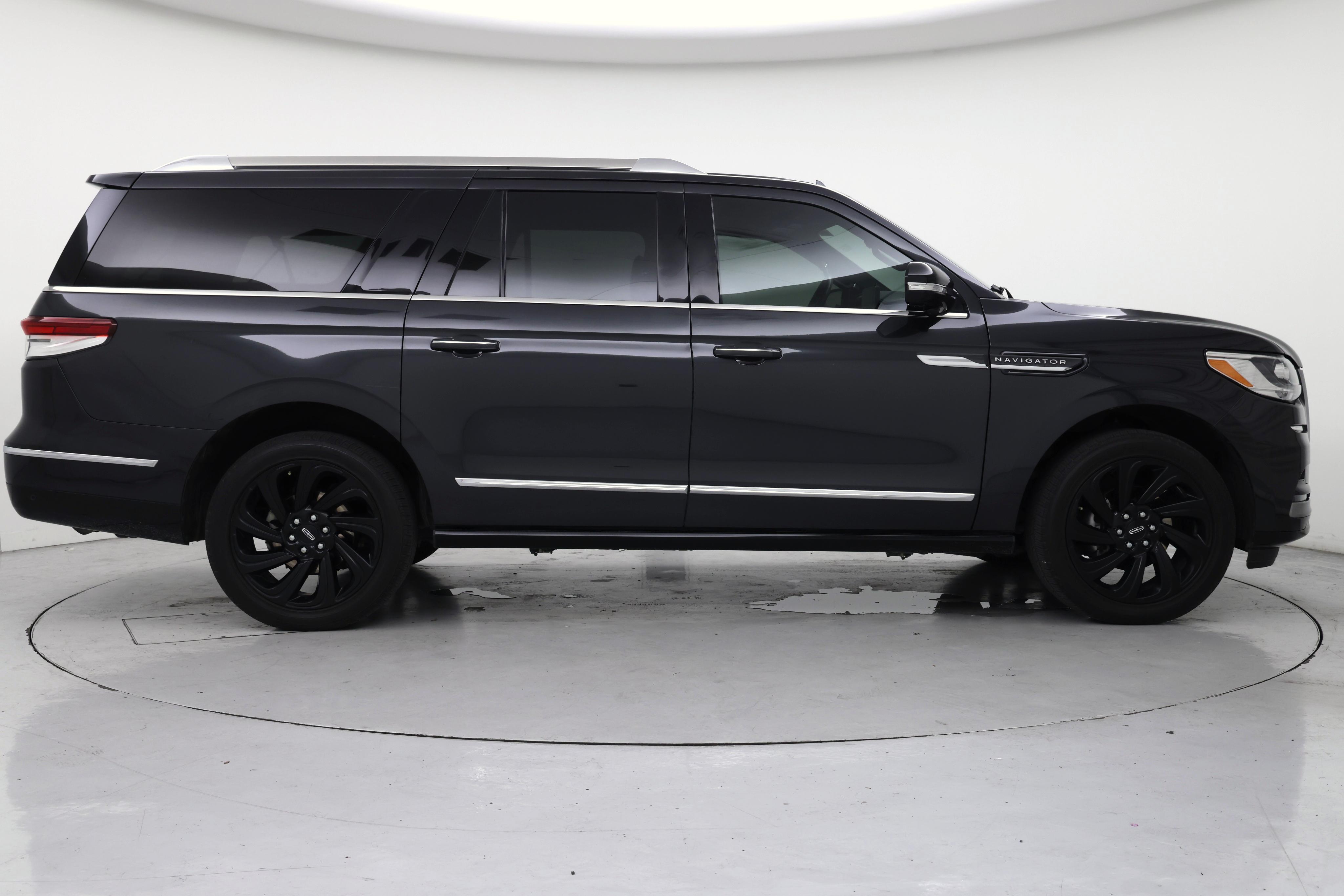 Thumbnail: 2023 Lincoln Navigator L - 7