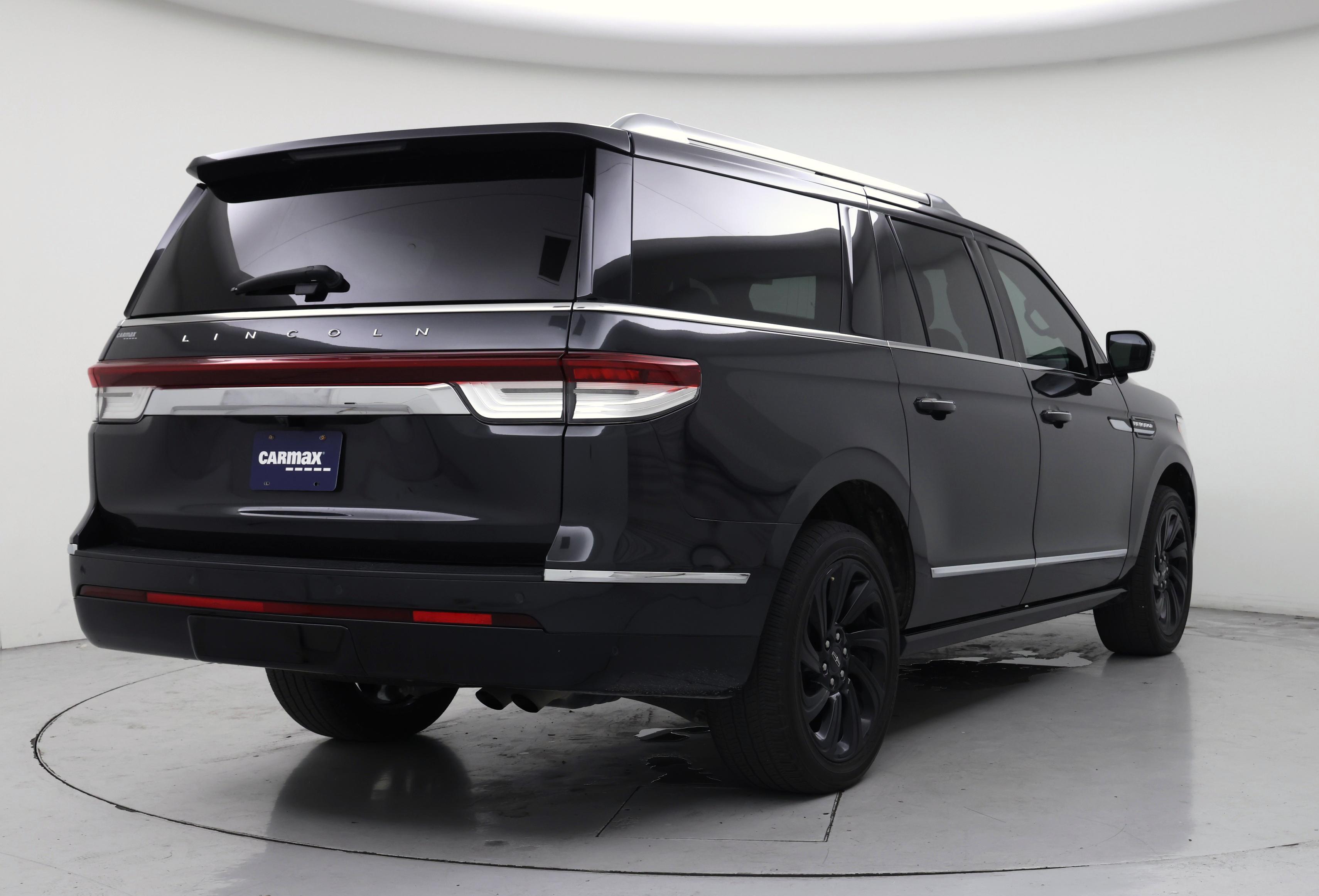 Thumbnail: 2023 Lincoln Navigator L - 8