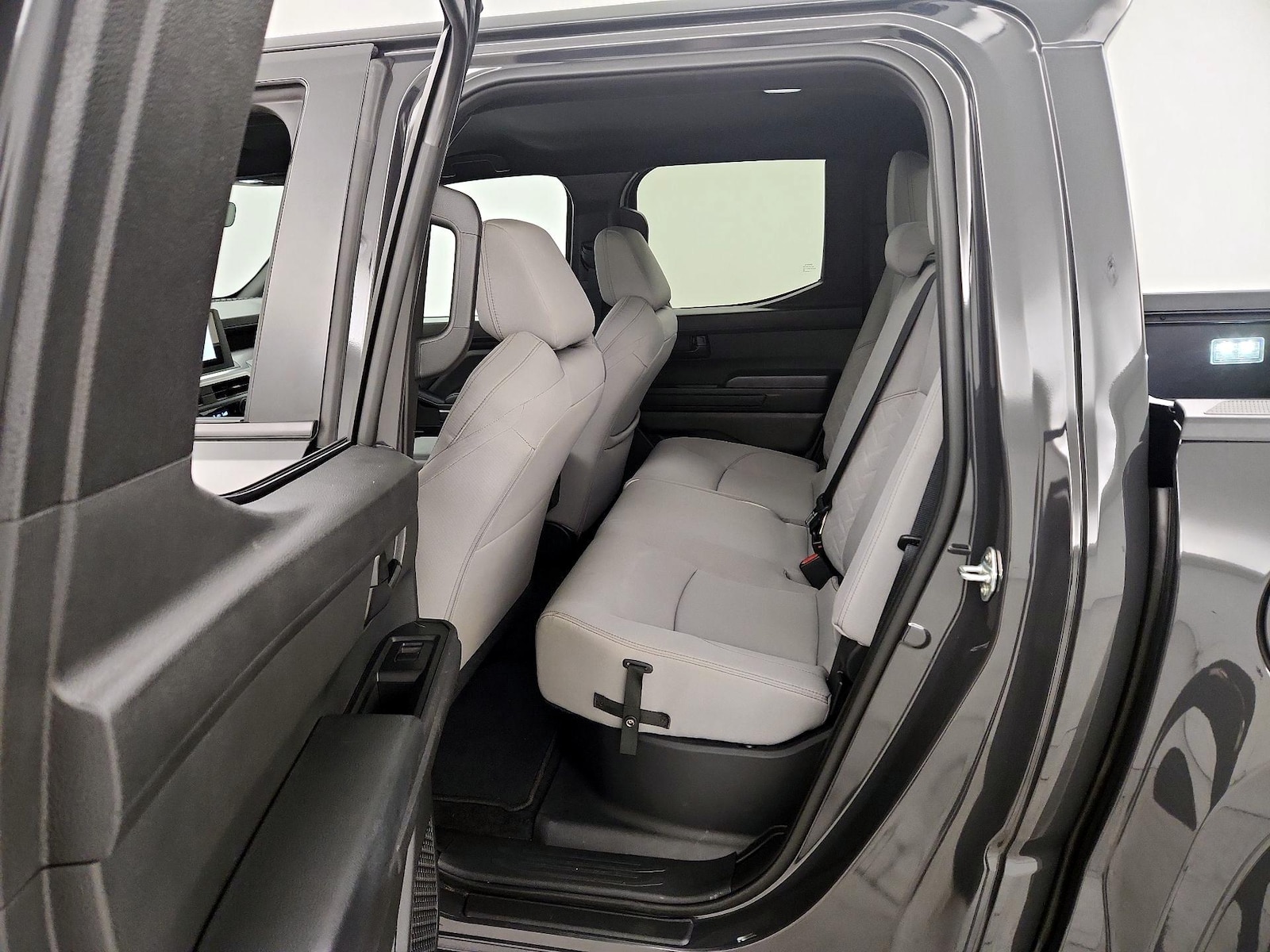 2025 Toyota Tacoma SR5 - Photo 20