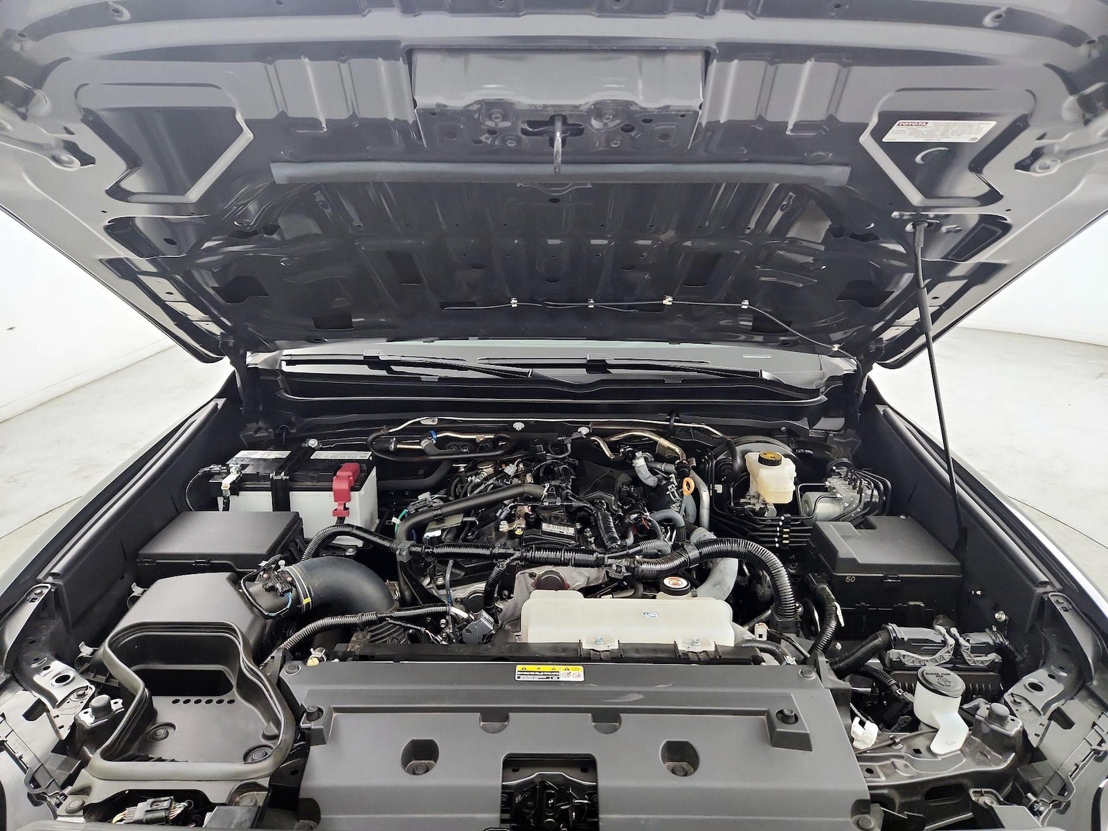 2025 Toyota Tacoma SR5 - Photo 22