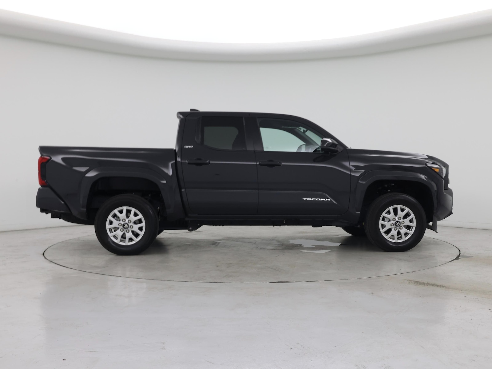 2025 Toyota Tacoma SR5 - Photo 8
