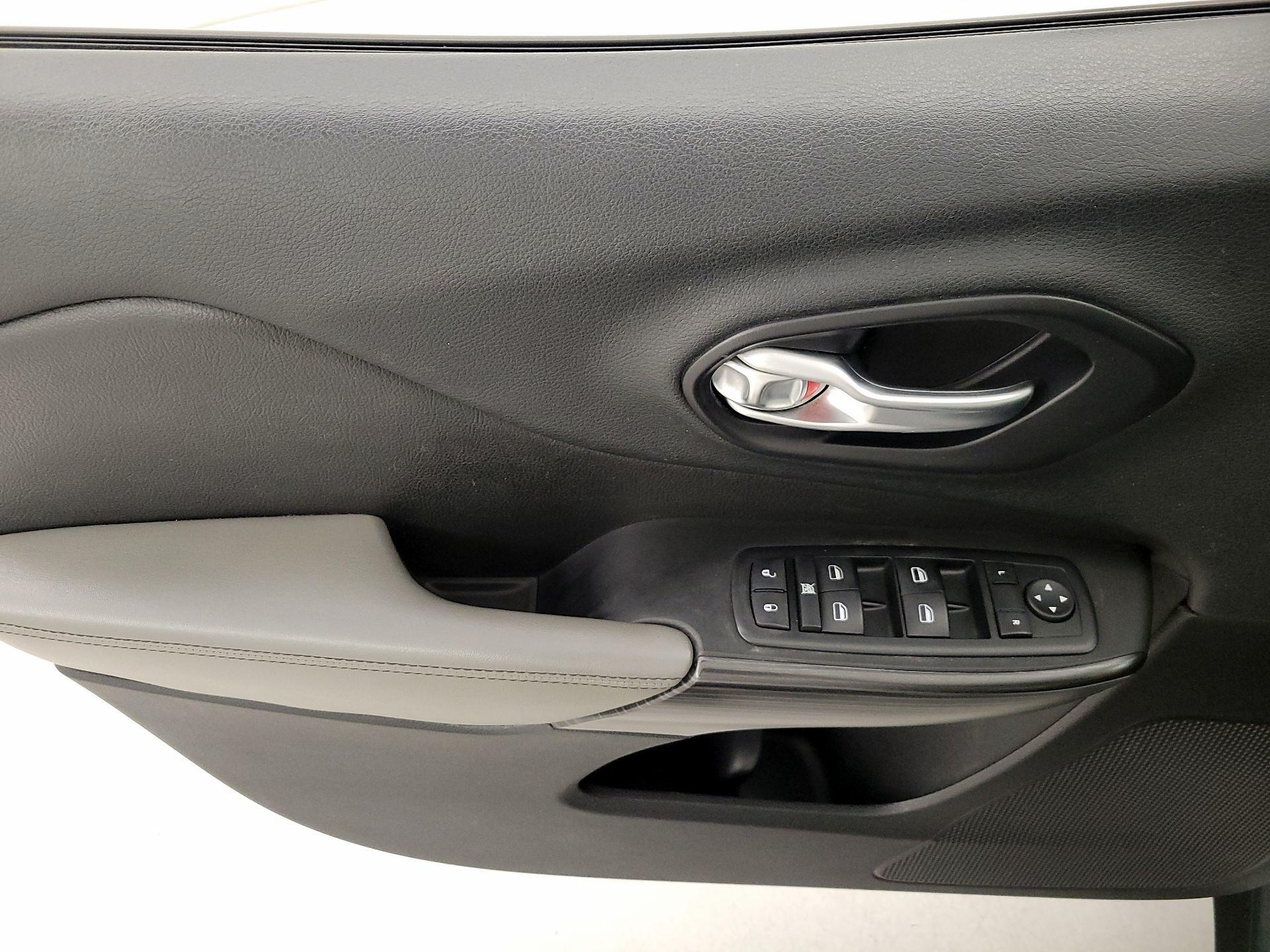 Thumbnail: 2014 Jeep Cherokee - 12