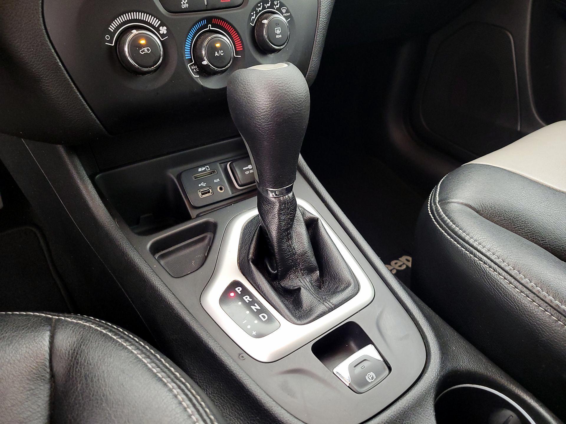 Thumbnail: 2014 Jeep Cherokee - 16
