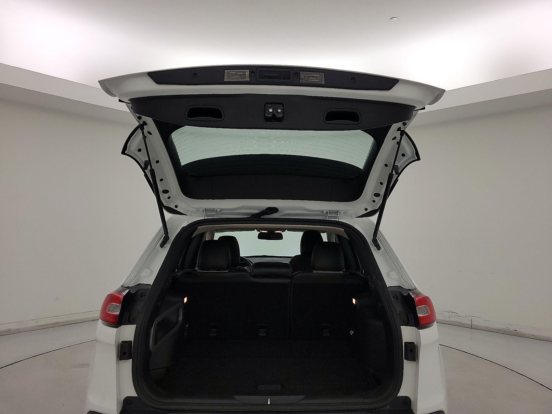 Thumbnail: 2014 Jeep Cherokee - 19