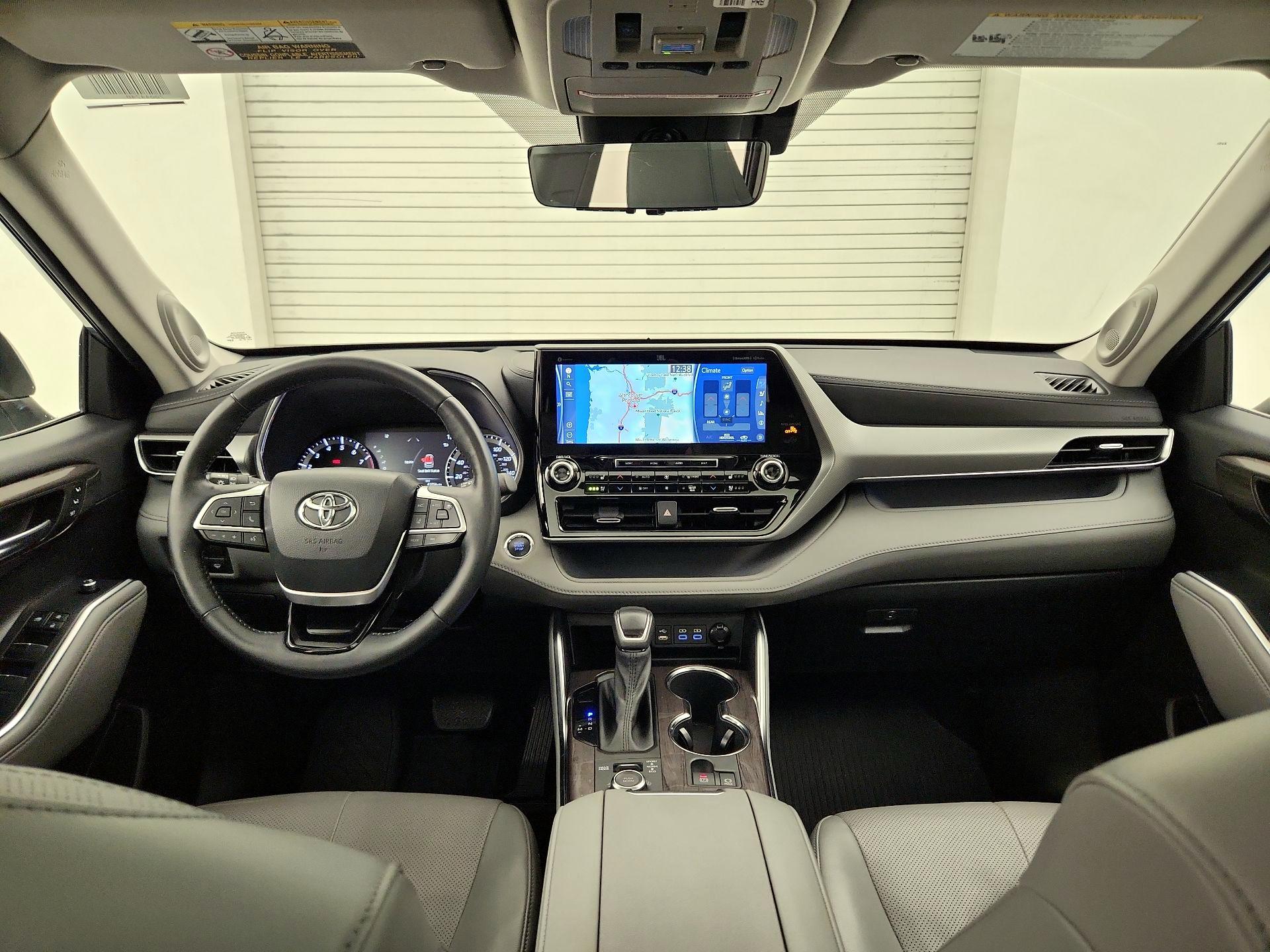 Thumbnail: 2022 Toyota Highlander - 9