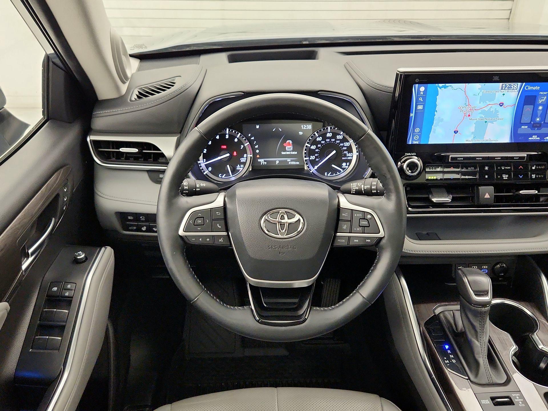 Thumbnail: 2022 Toyota Highlander - 10