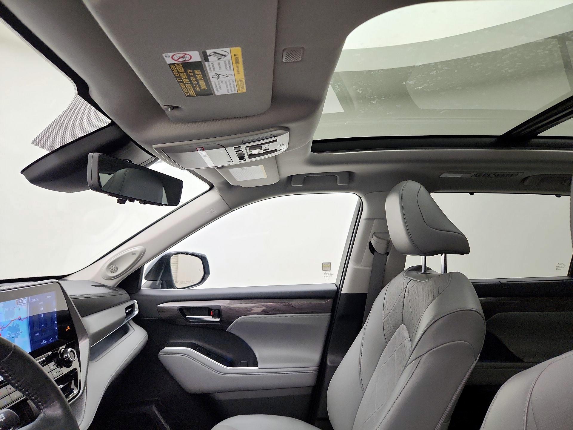Thumbnail: 2022 Toyota Highlander - 20
