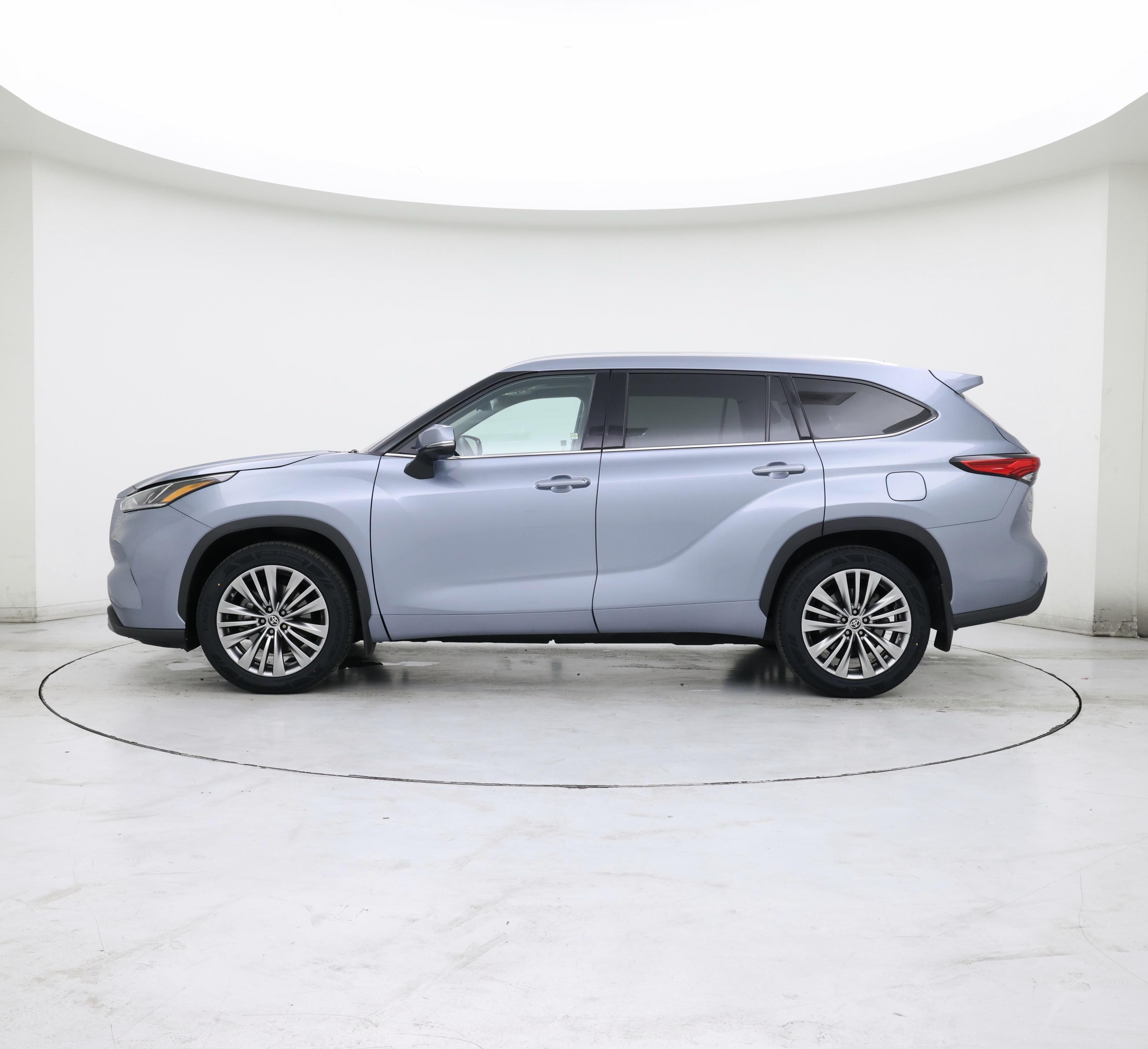Thumbnail: 2022 Toyota Highlander - 3
