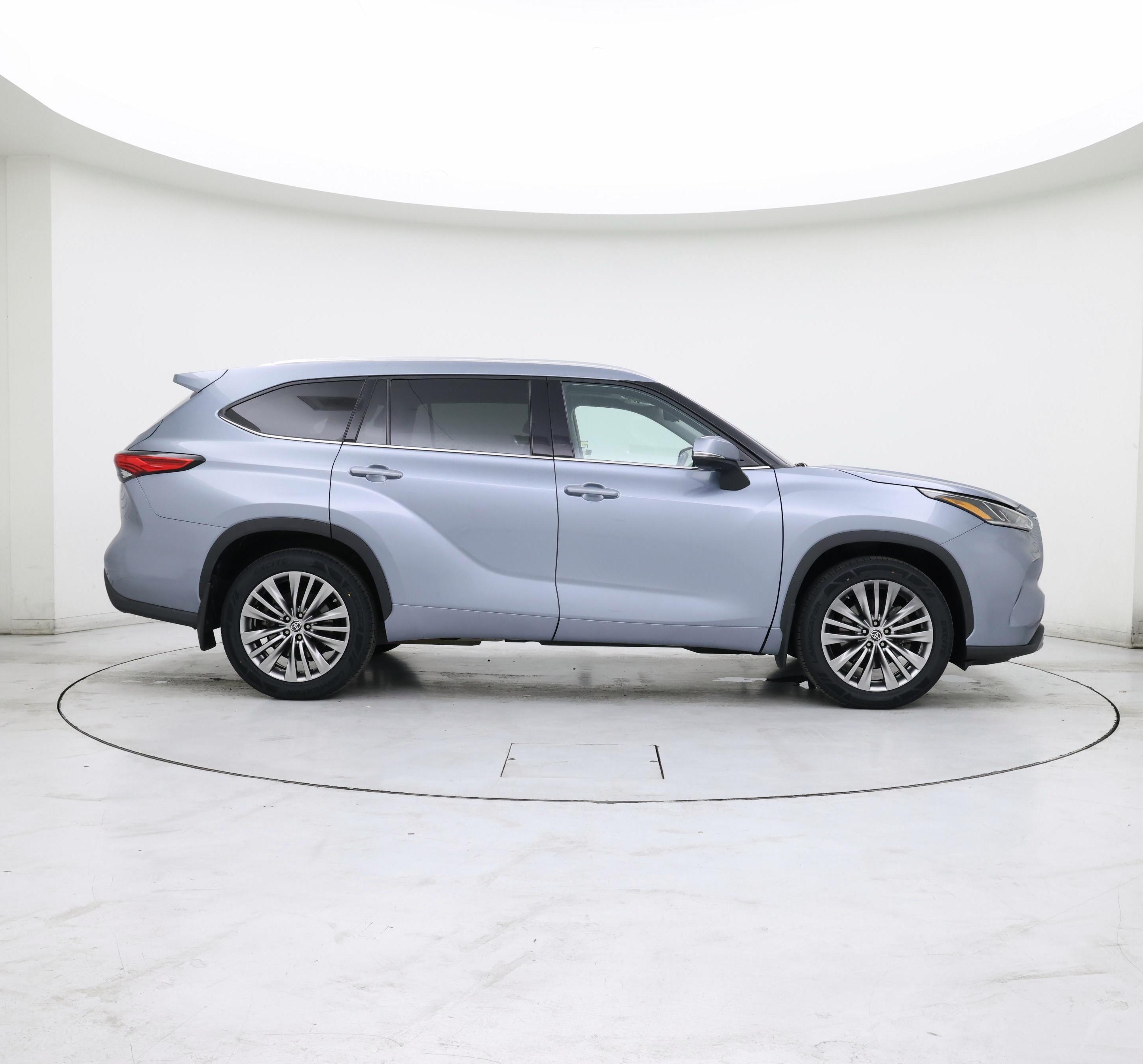 Thumbnail: 2022 Toyota Highlander - 7