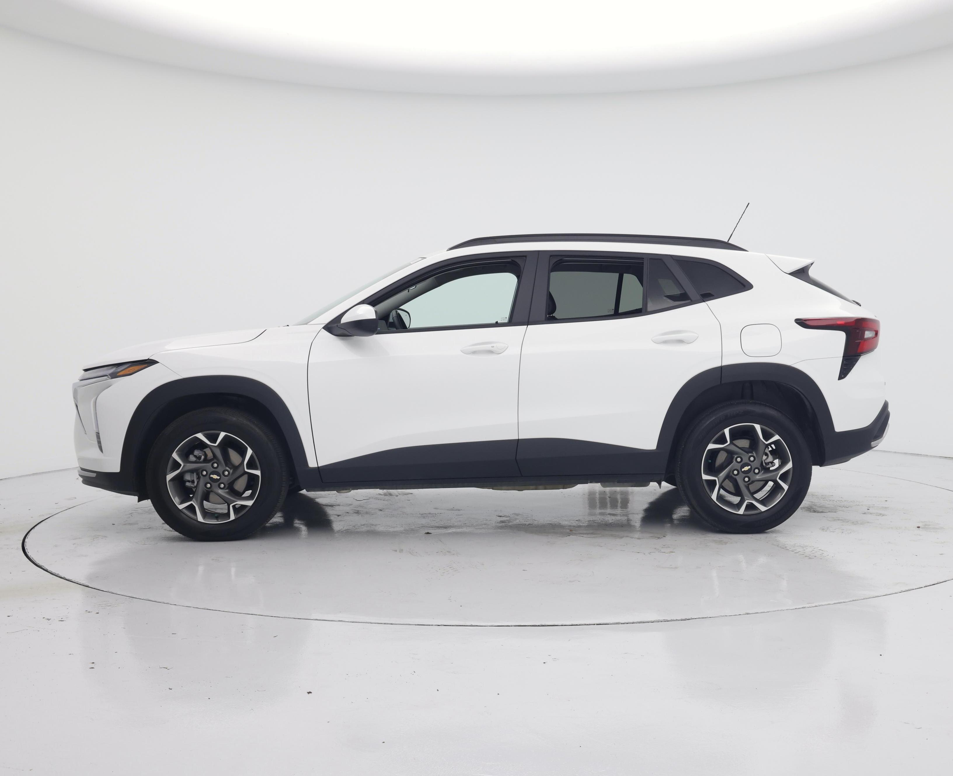 Thumbnail: 2025 Chevrolet Trax - 3