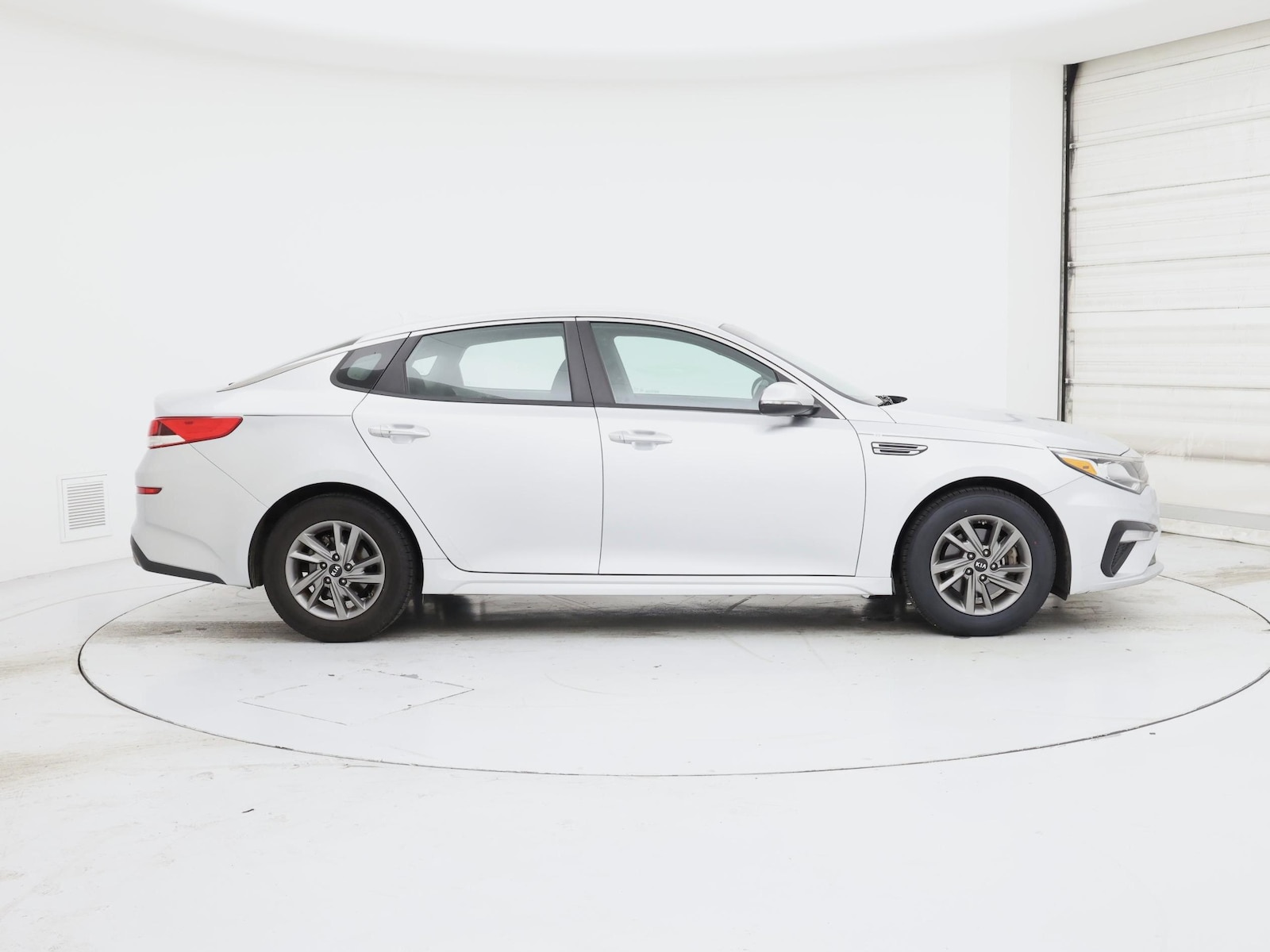 2020 Kia Optima LX - Photo 8