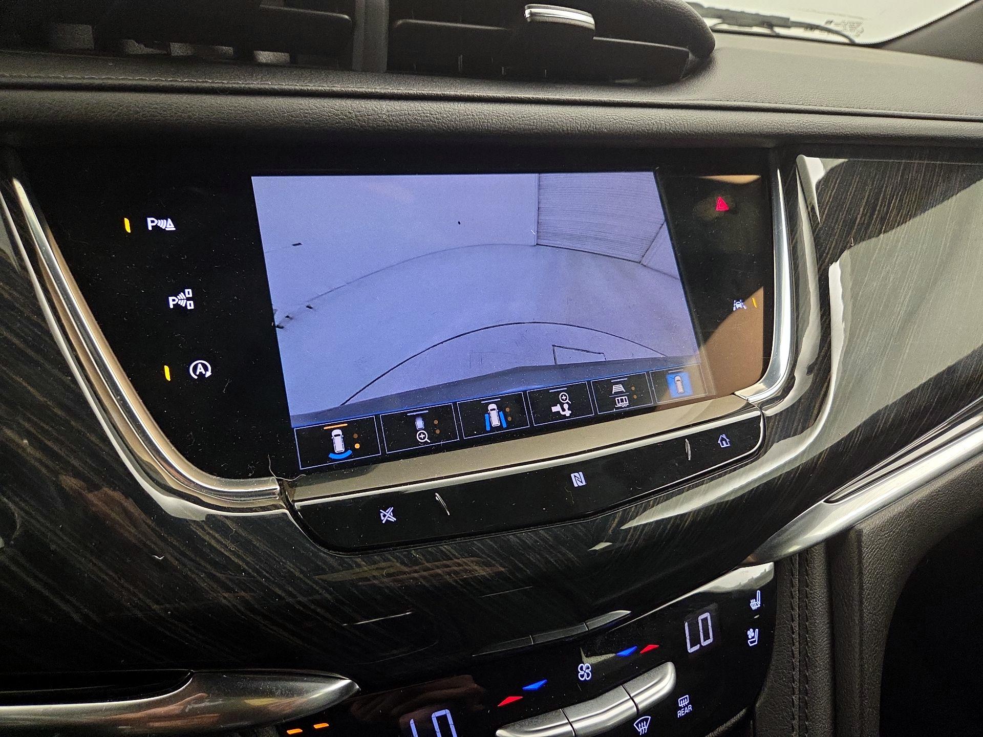 Thumbnail: 2021 Cadillac XT6 - 15