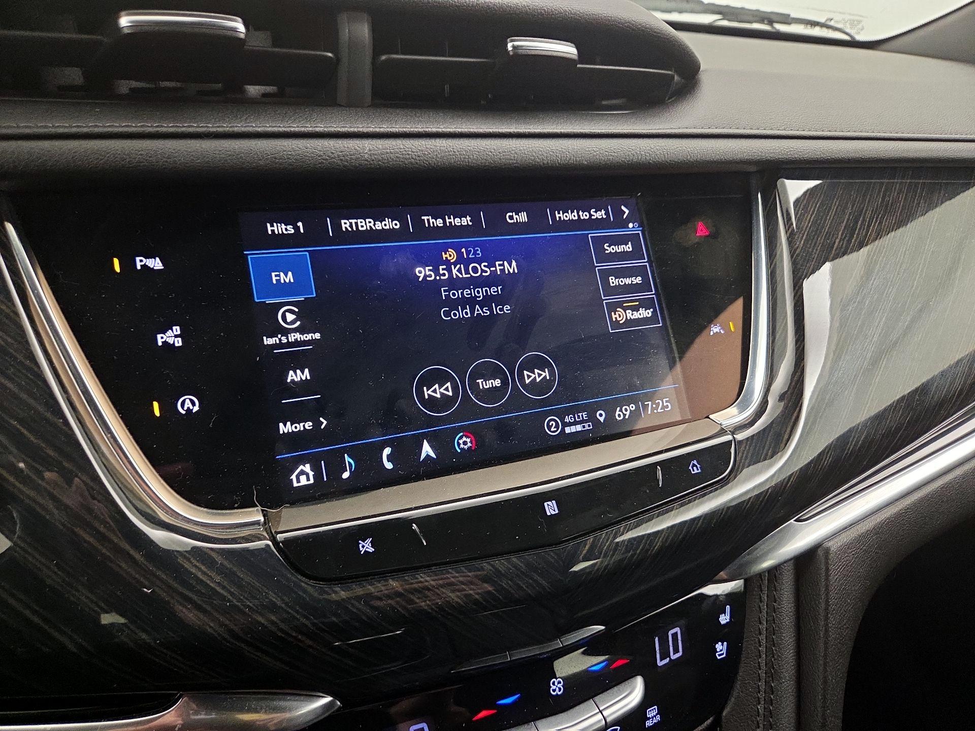 Thumbnail: 2021 Cadillac XT6 - 16
