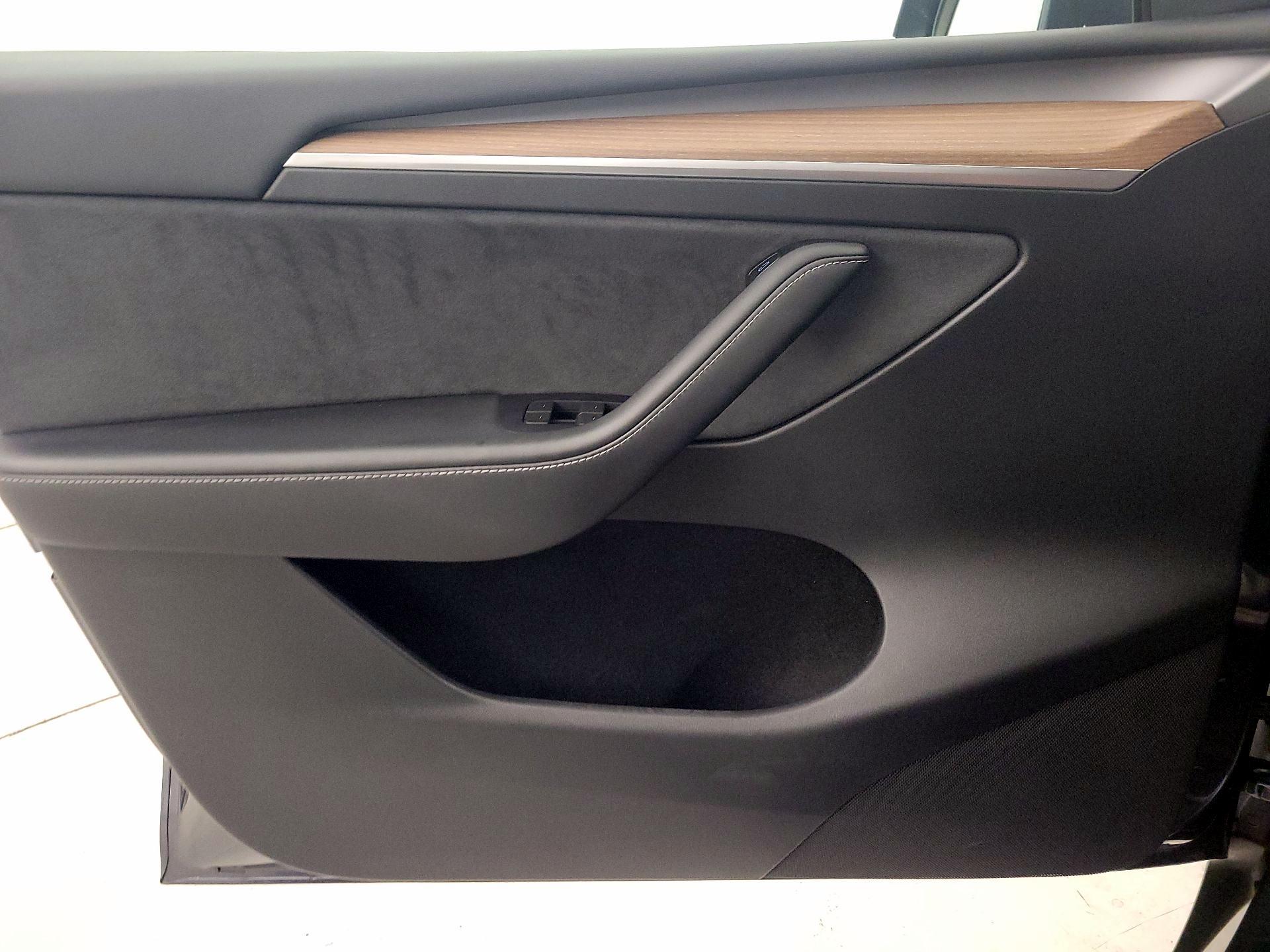 Thumbnail: 2023 Tesla Model Y - 12