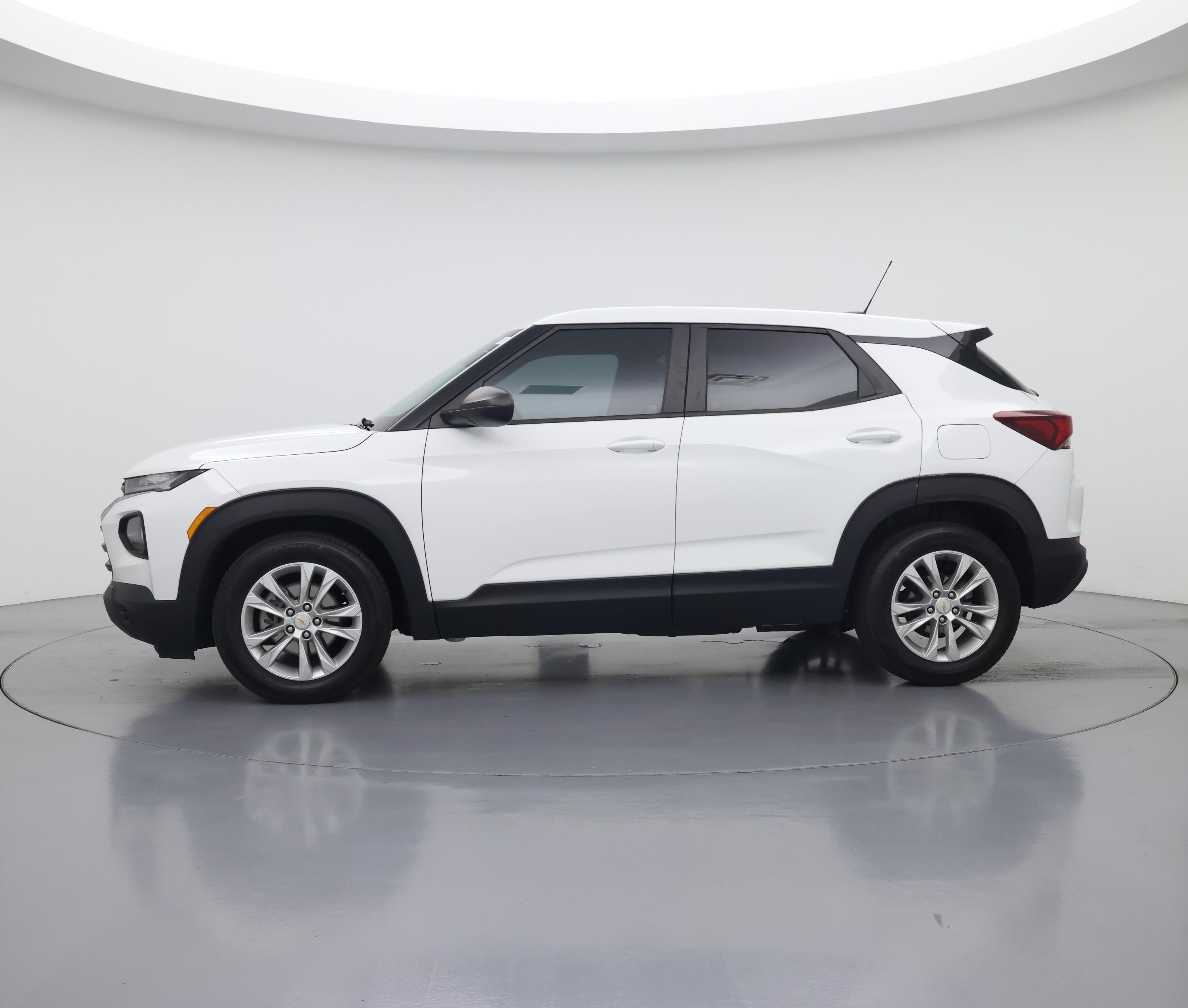 Thumbnail: 2021 Chevrolet TrailBlazer - 3