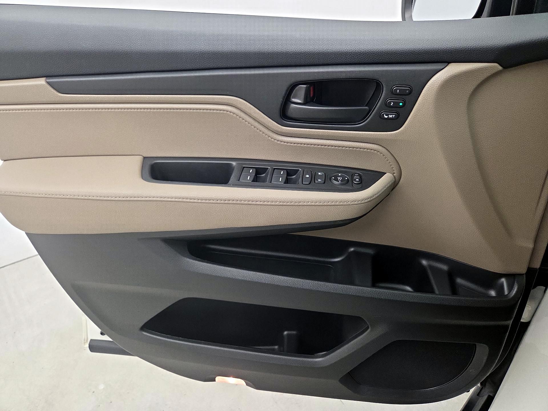 Thumbnail: 2019 Honda Odyssey - 12