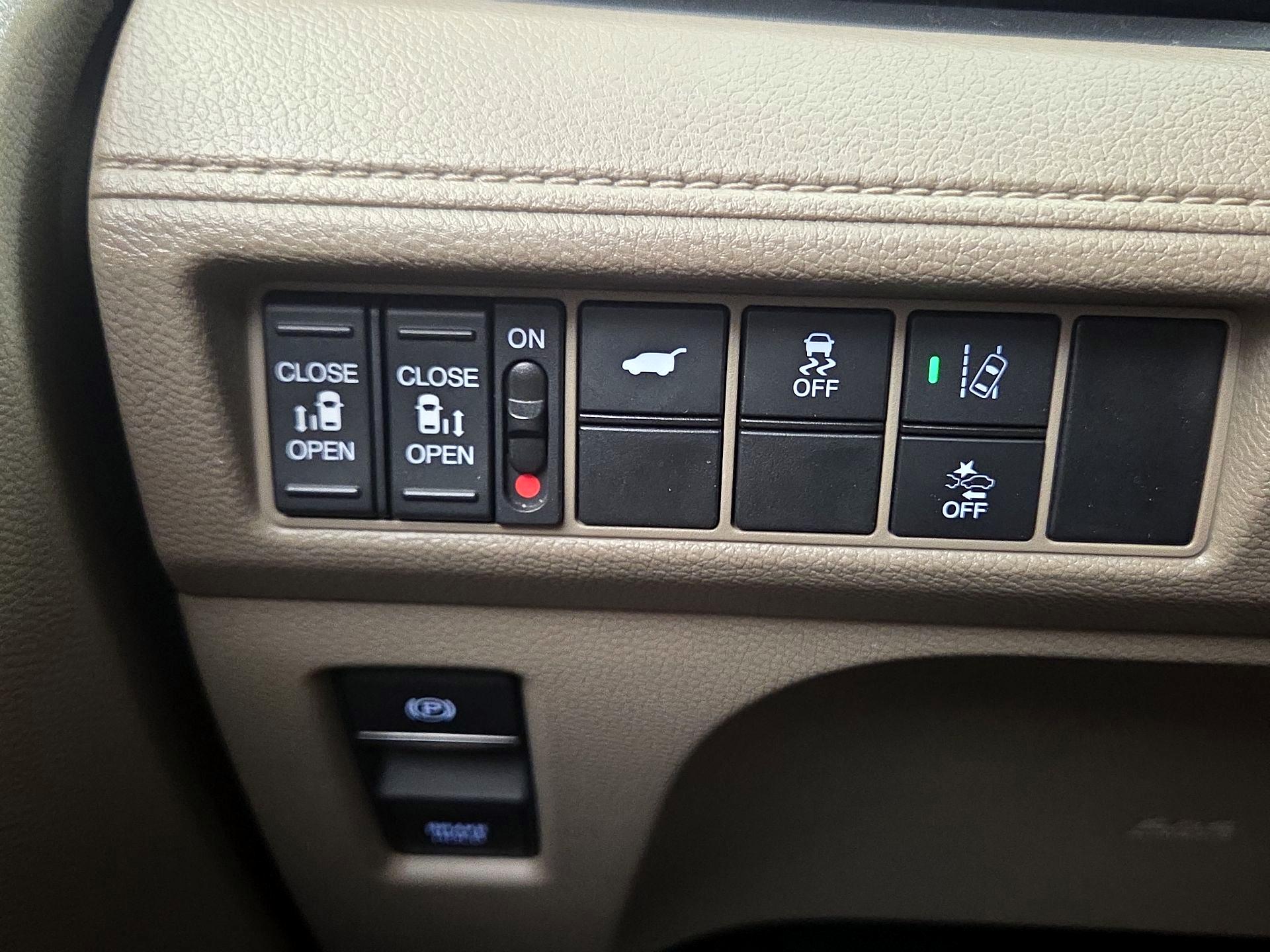 Thumbnail: 2019 Honda Odyssey - 13