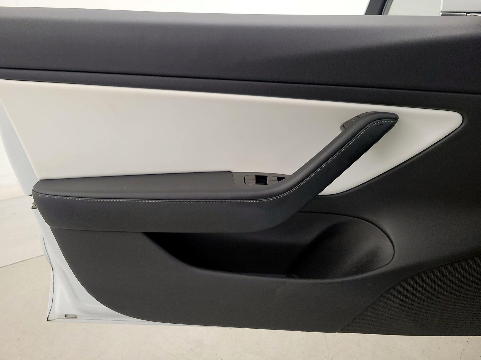 Thumbnail: 2020 Tesla Model 3 - 12