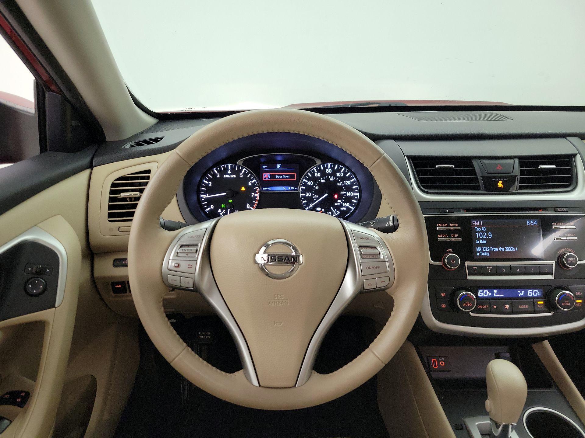 Thumbnail: 2017 Nissan Altima - 10