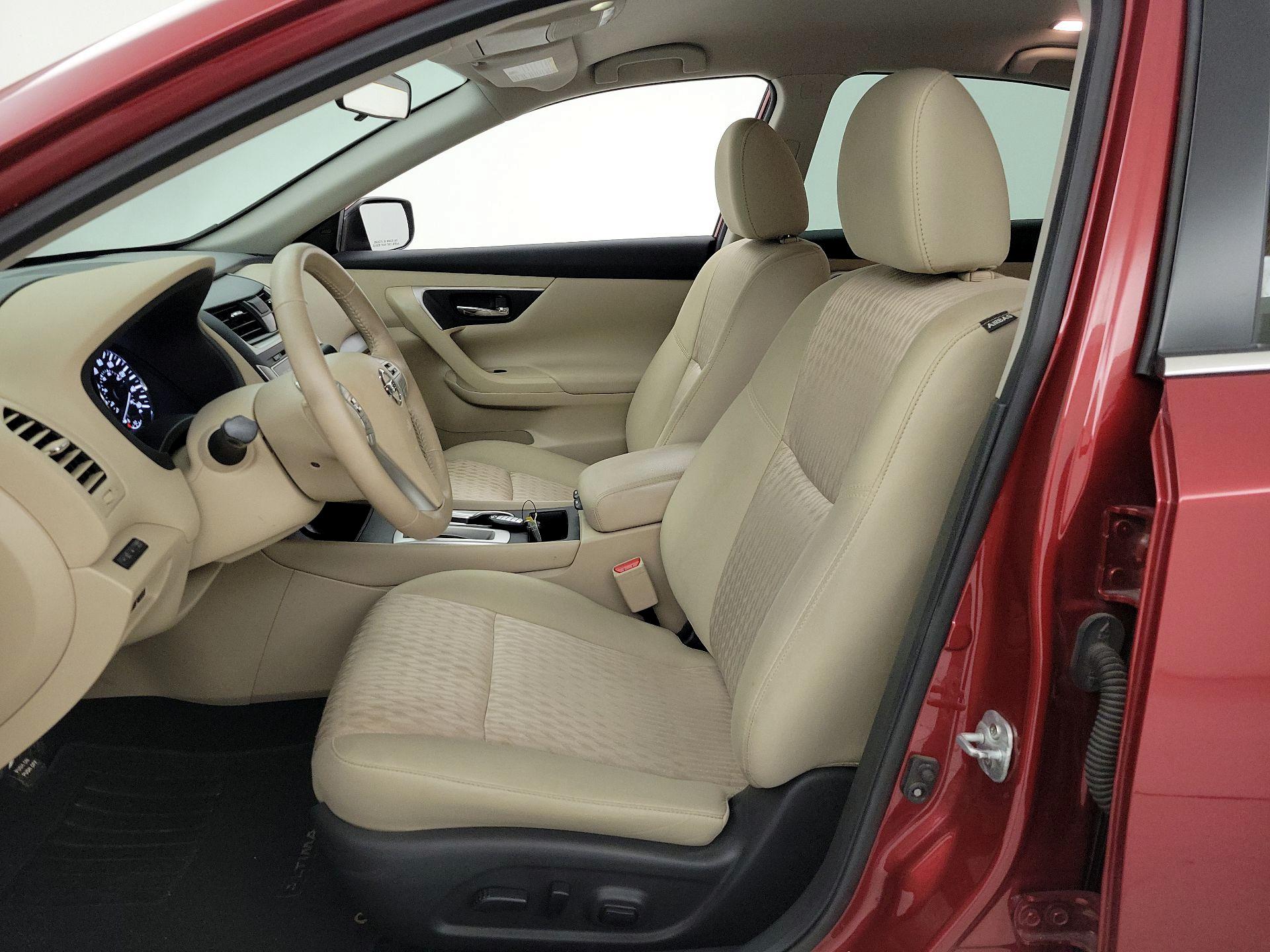 Thumbnail: 2017 Nissan Altima - 11