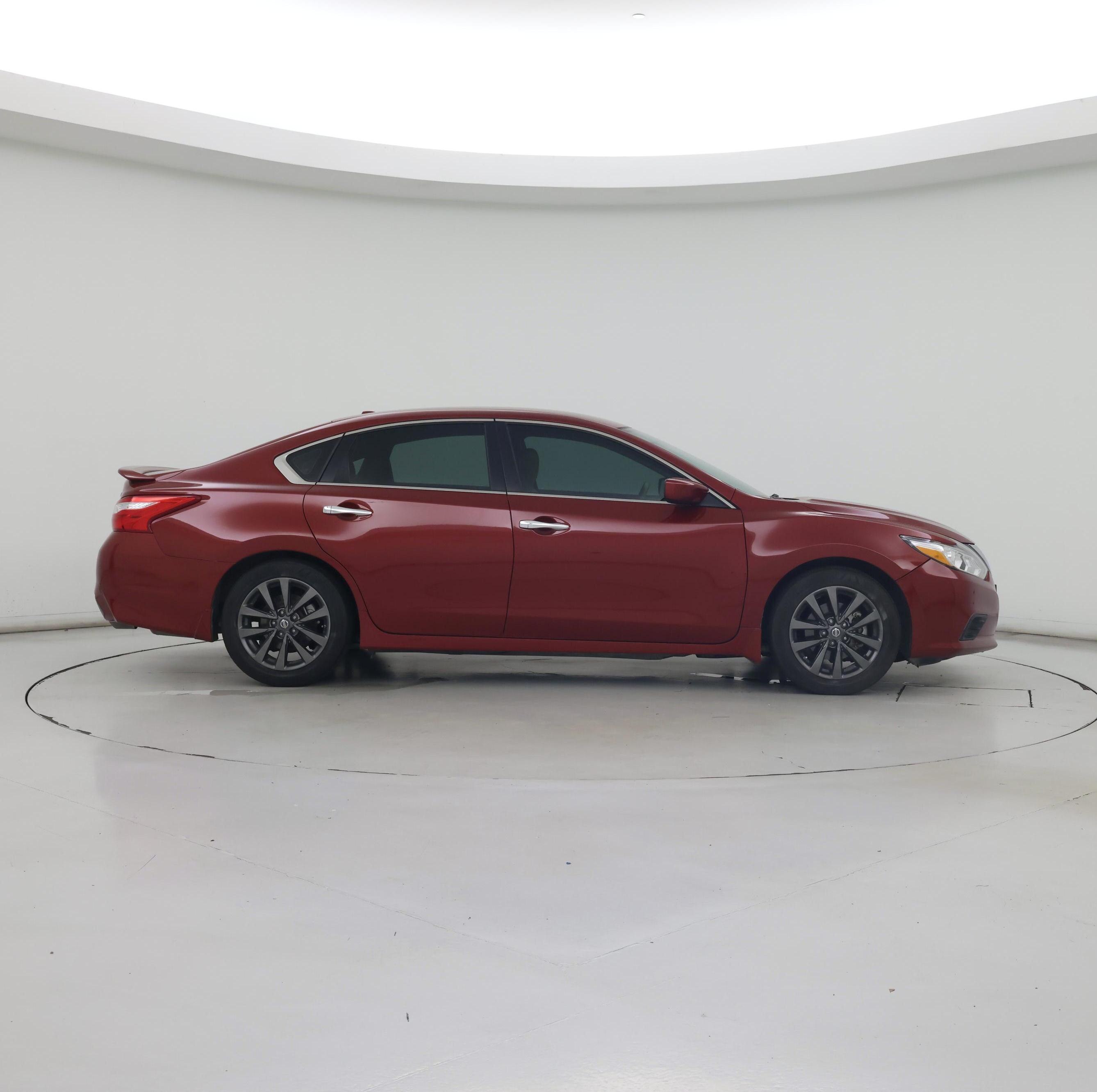 Thumbnail: 2017 Nissan Altima - 7