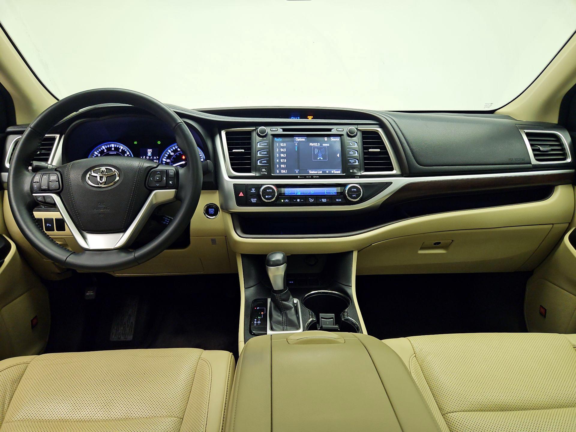 Thumbnail: 2016 Toyota Highlander - 9