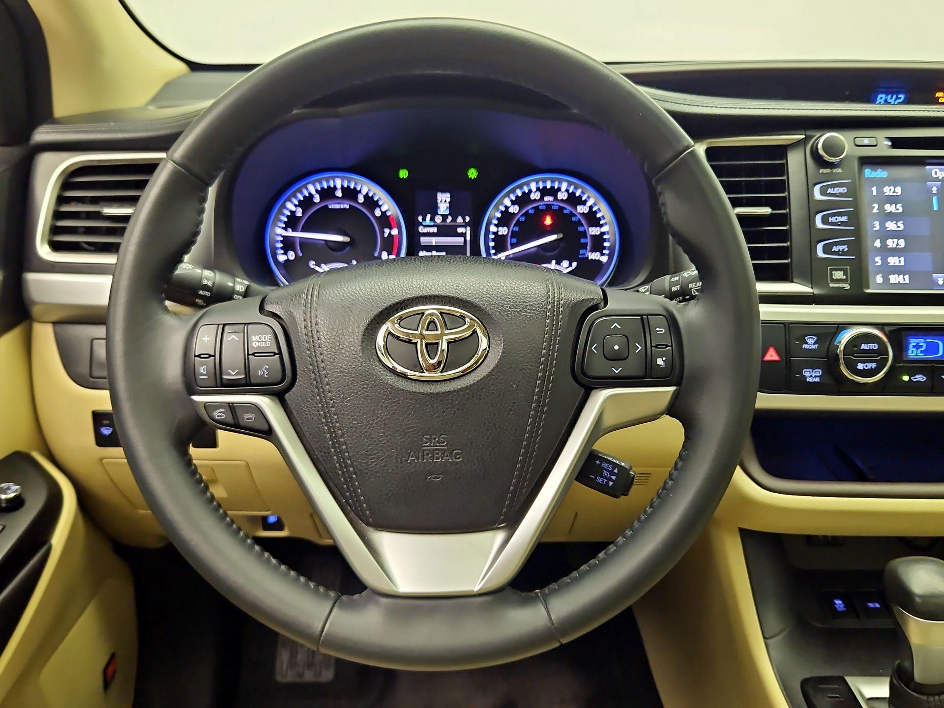 Thumbnail: 2016 Toyota Highlander - 10