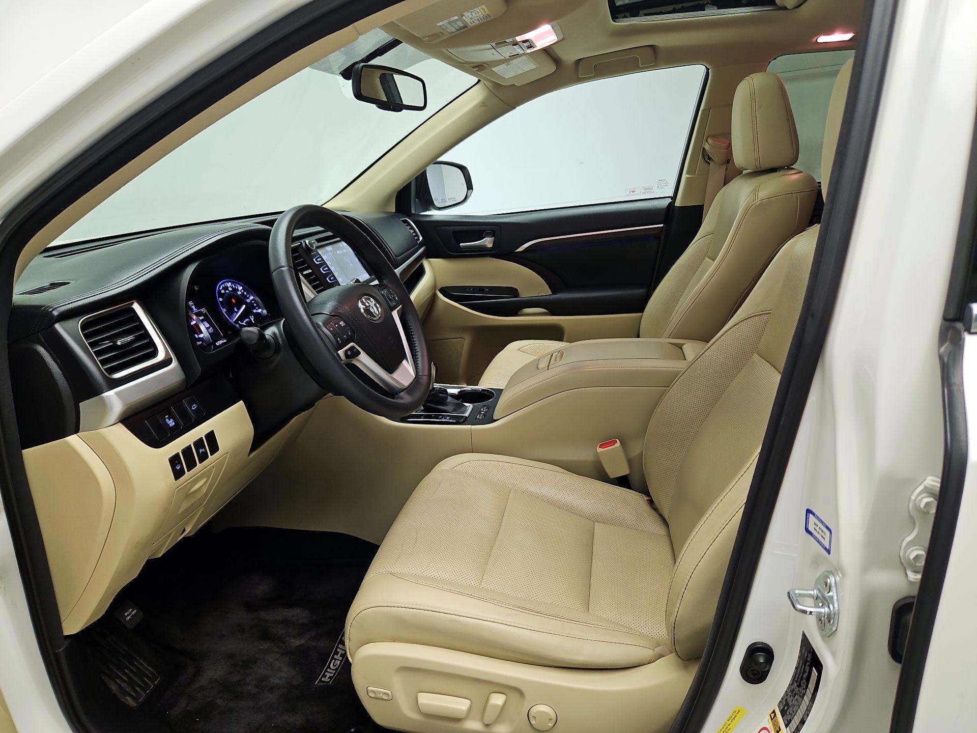 Thumbnail: 2016 Toyota Highlander - 11
