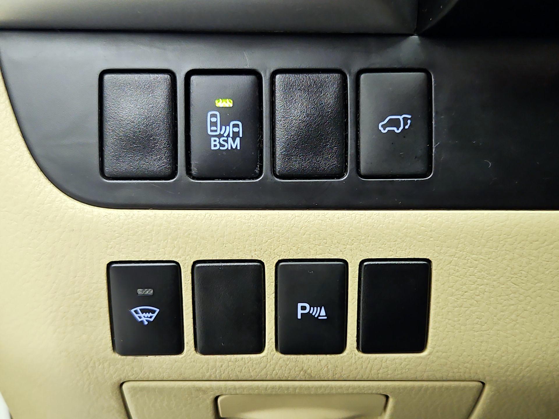 Thumbnail: 2016 Toyota Highlander - 13