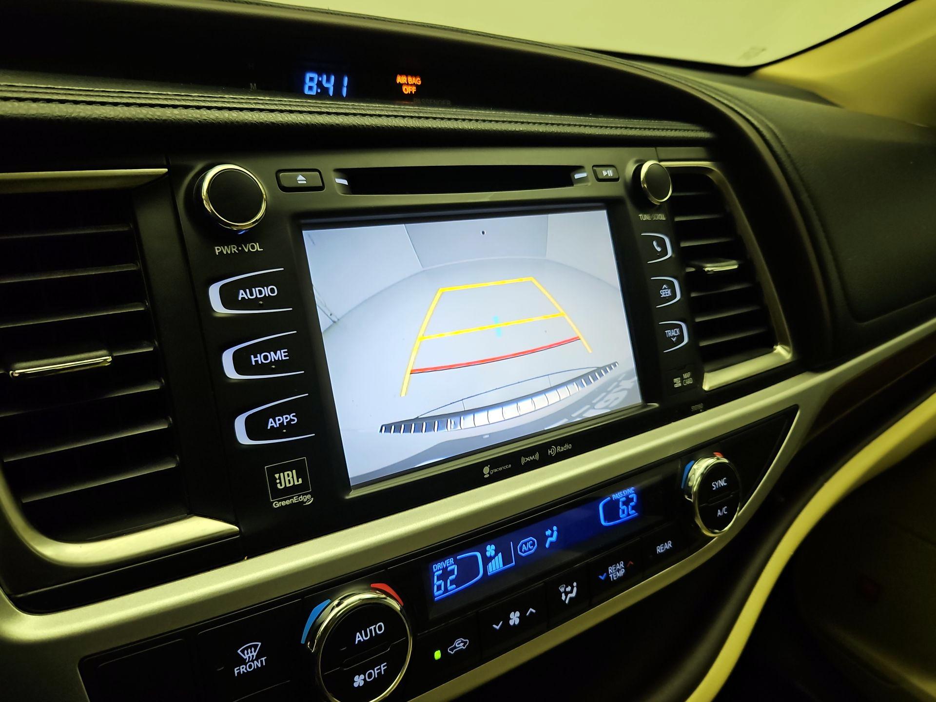Thumbnail: 2016 Toyota Highlander - 14